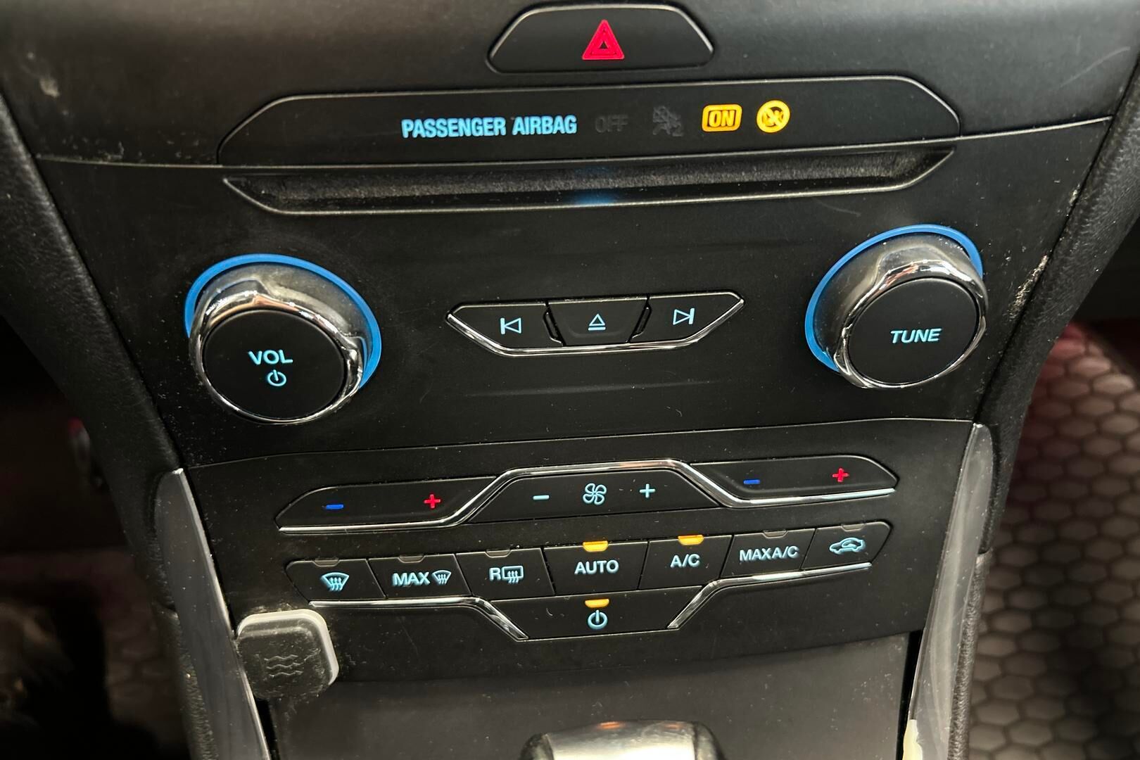 Ford Galaxy iso kuva 18