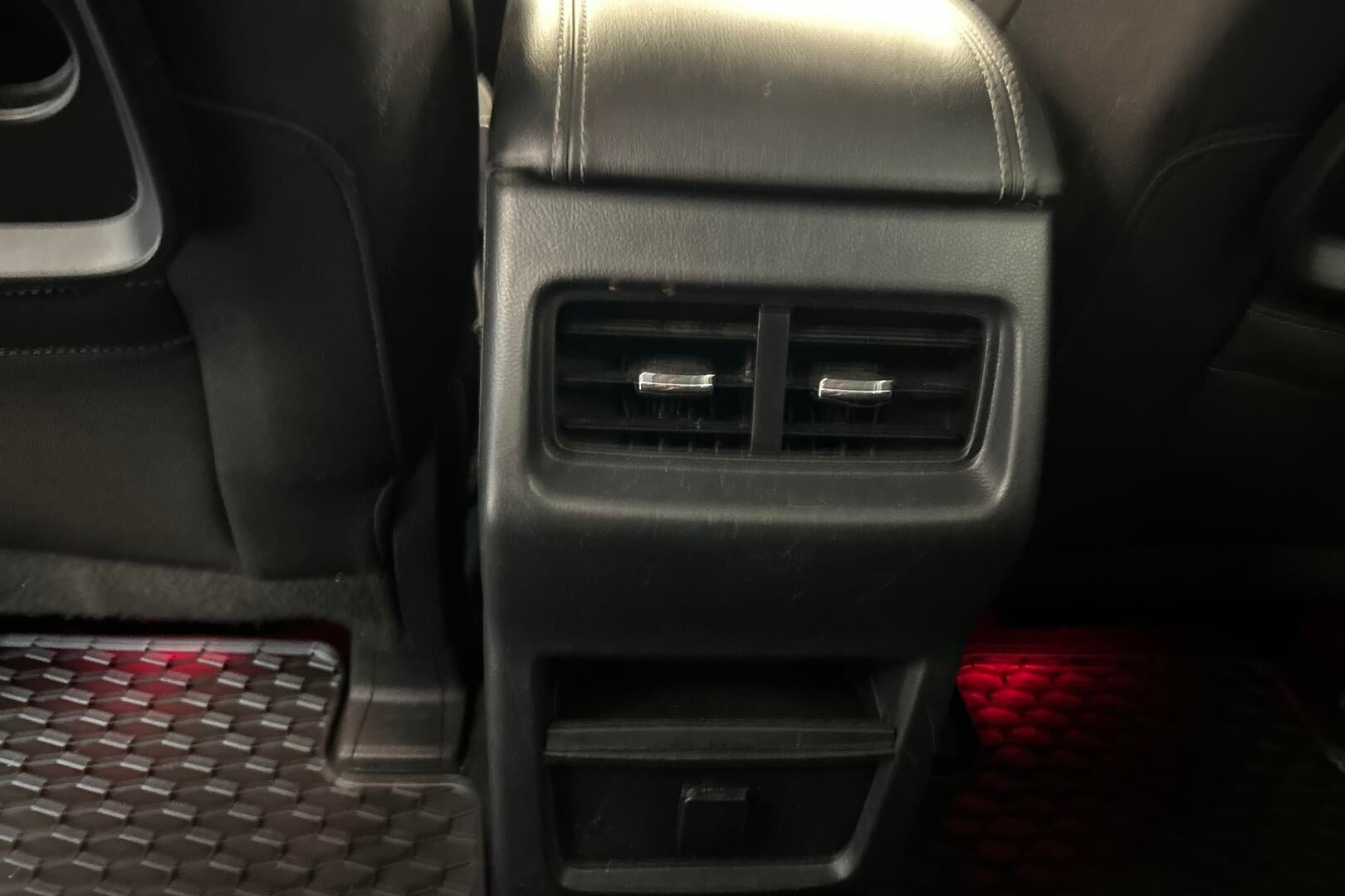 Ford Galaxy iso kuva 26