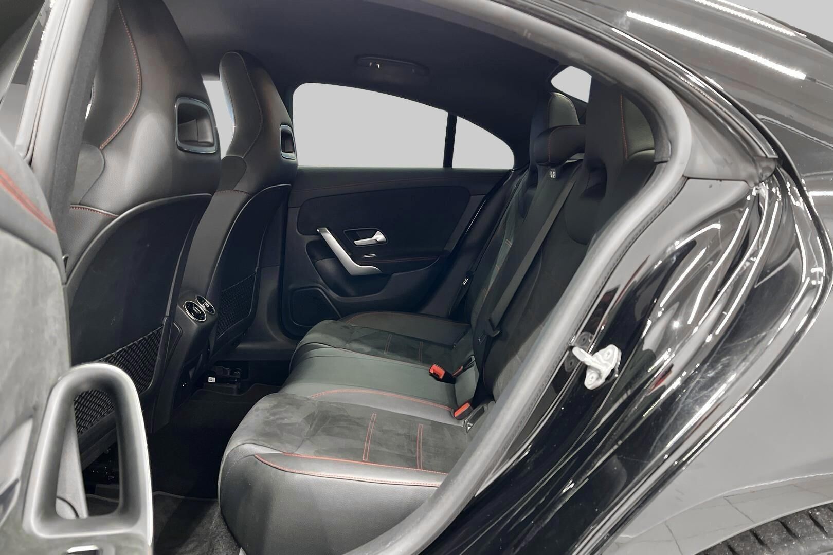 Mercedes-Benz CLA iso kuva 10