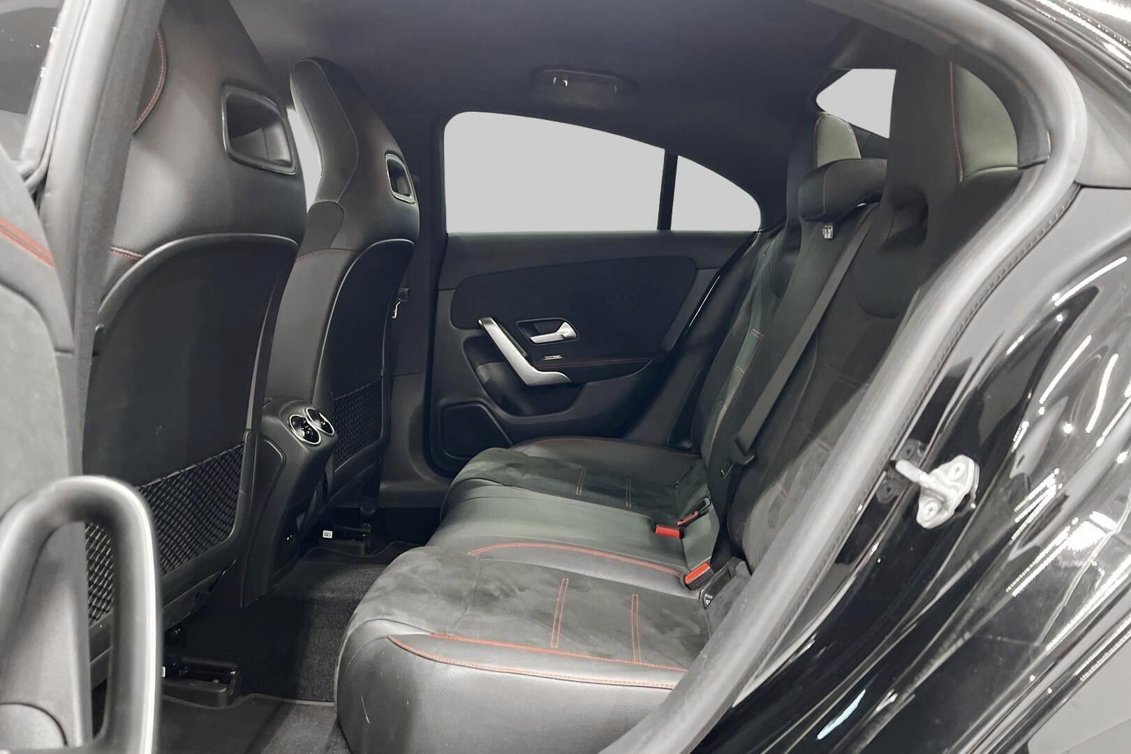 Mercedes-Benz CLA iso kuva 7