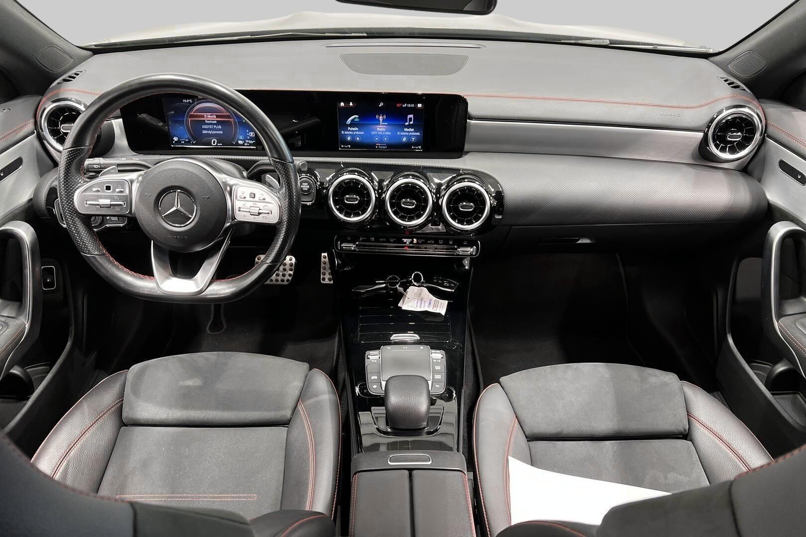 Mercedes-Benz CLA iso kuva 8