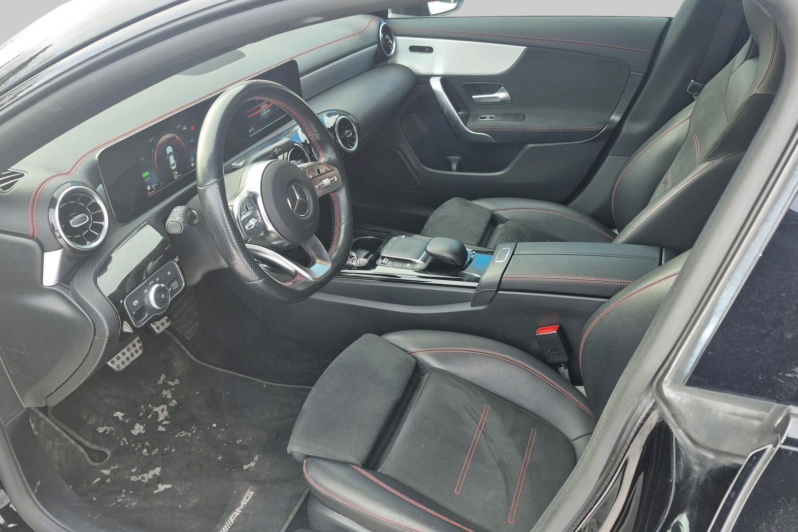 Mercedes-Benz CLA iso kuva 2