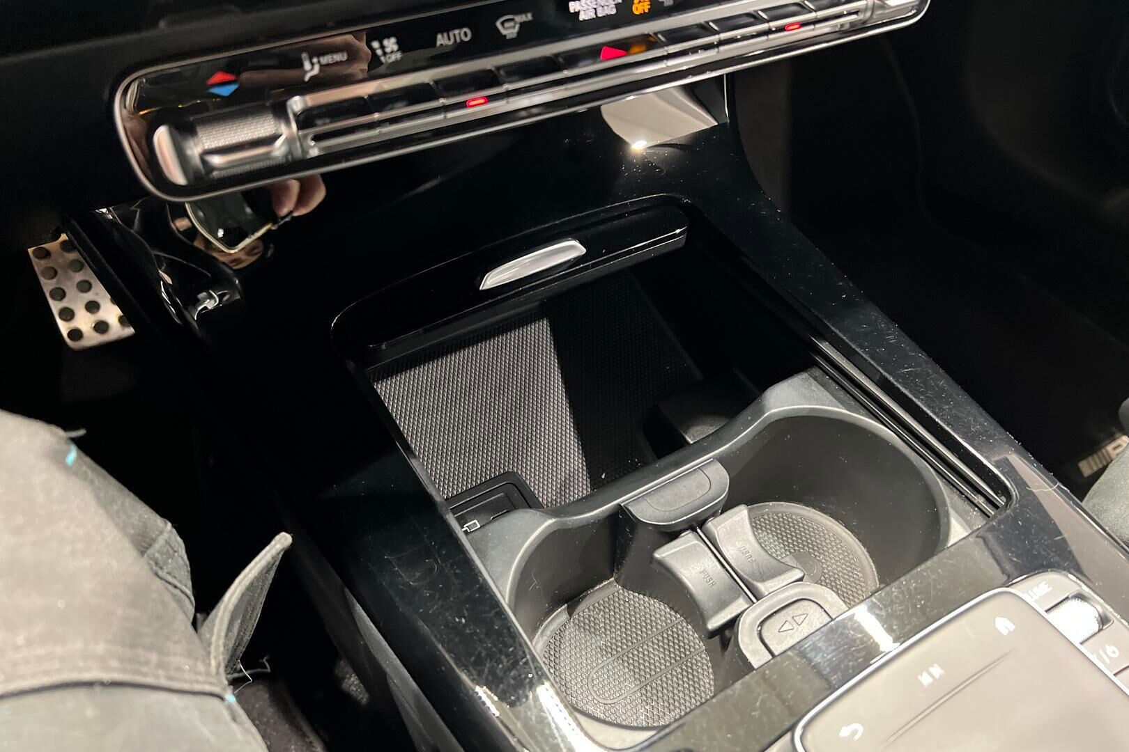 Mercedes-Benz CLA iso kuva 15