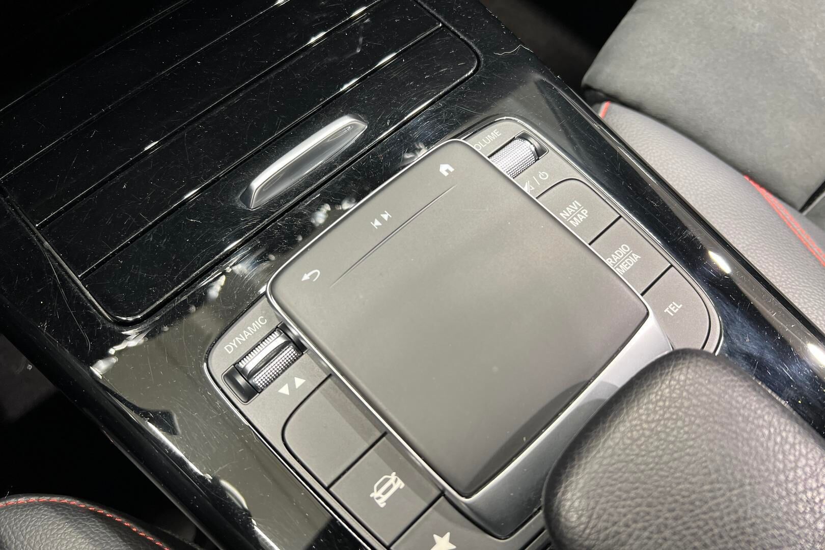 Mercedes-Benz CLA iso kuva 16