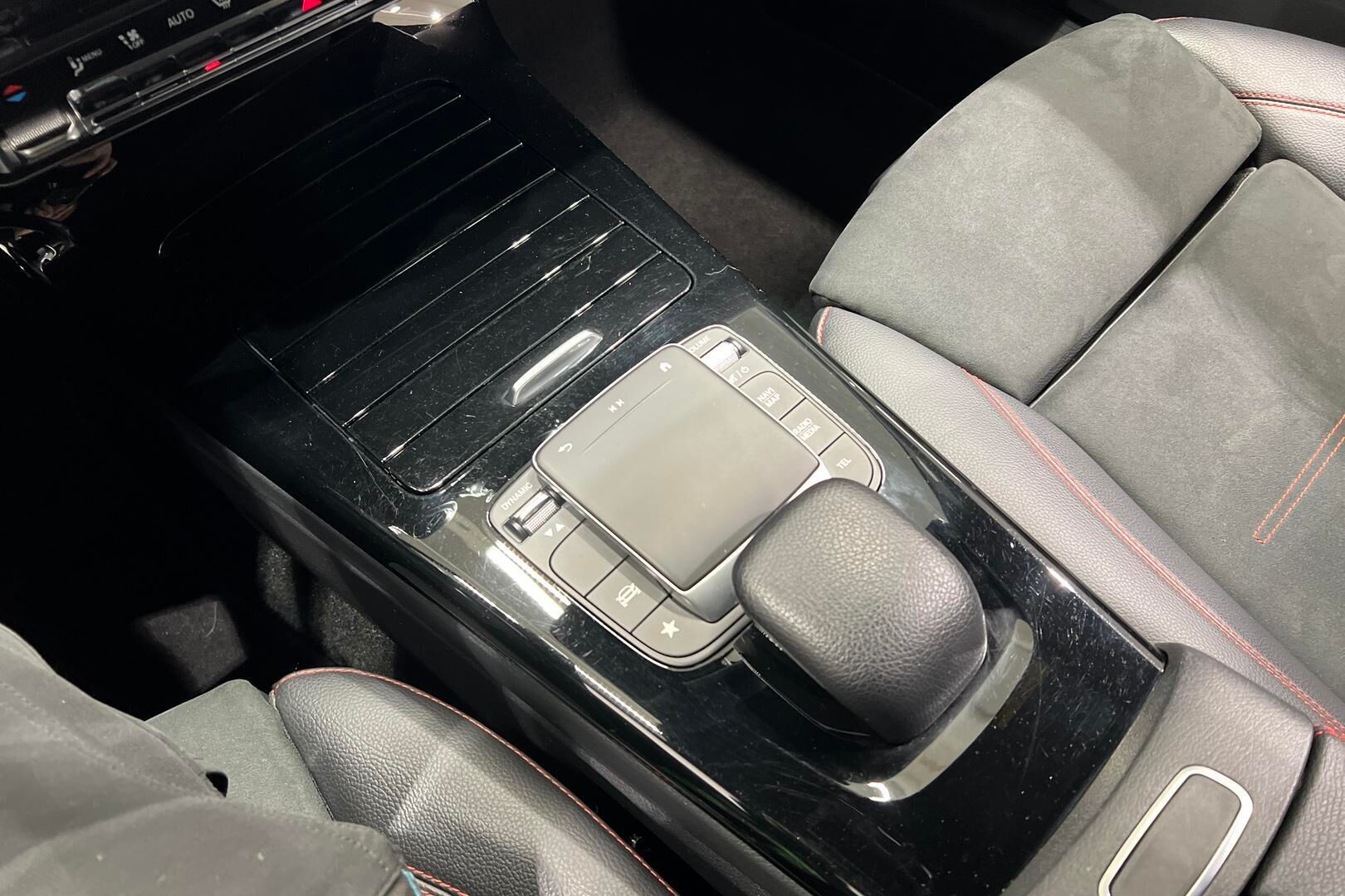 Mercedes-Benz CLA iso kuva 30