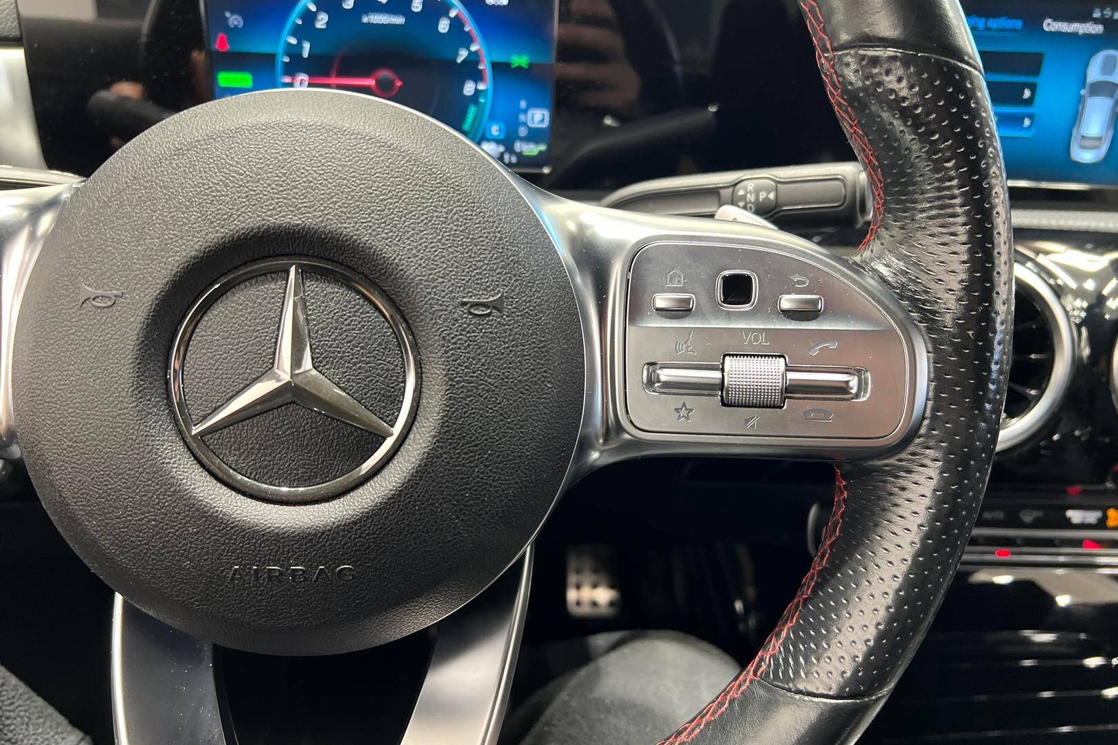Mercedes-Benz CLA iso kuva 26