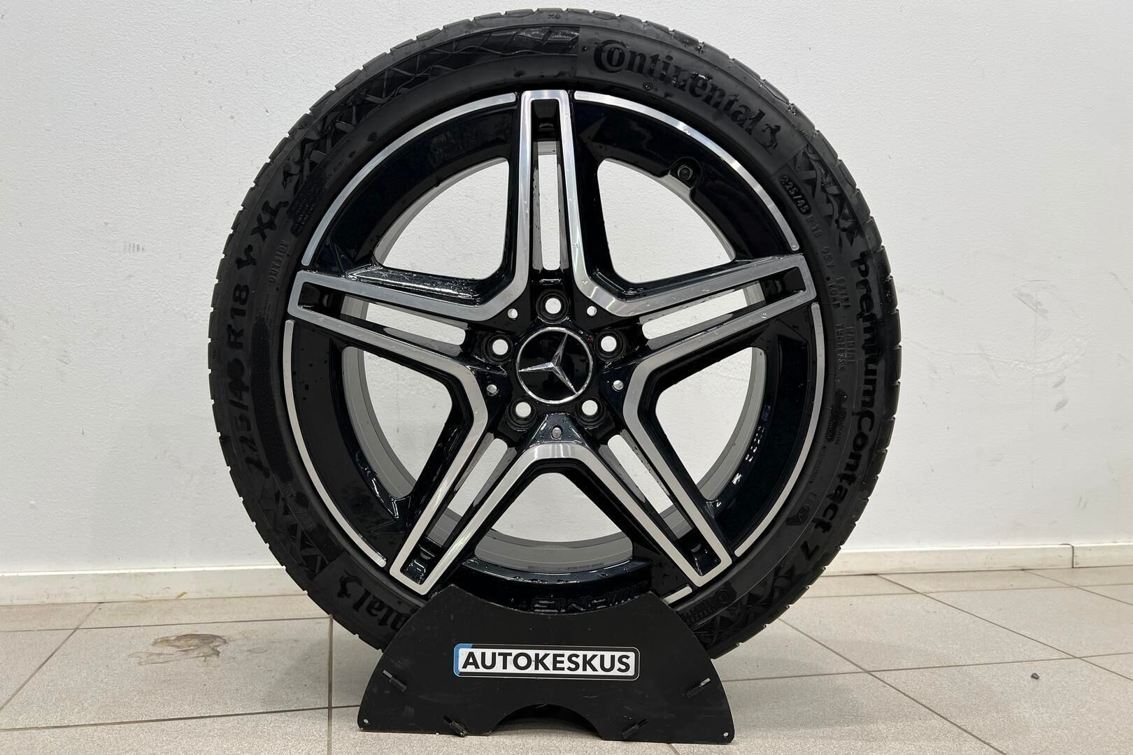 Mercedes-Benz CLA iso kuva 24