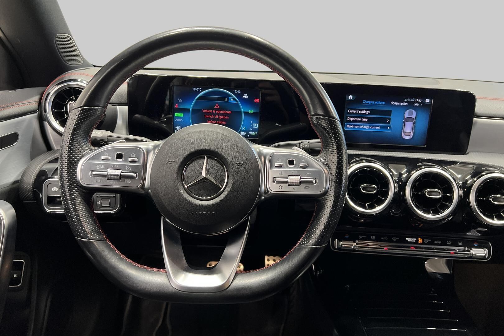 Mercedes-Benz CLA iso kuva 33