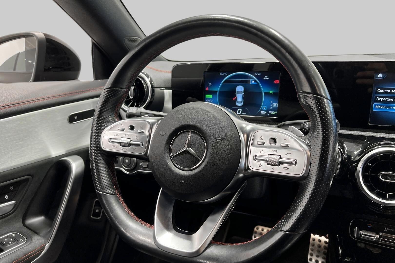 Mercedes-Benz CLA iso kuva 34
