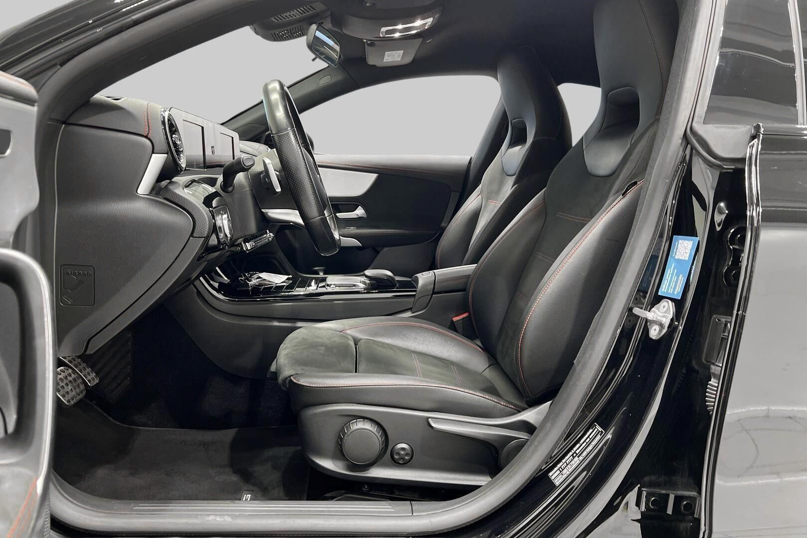 Mercedes-Benz CLA iso kuva 27