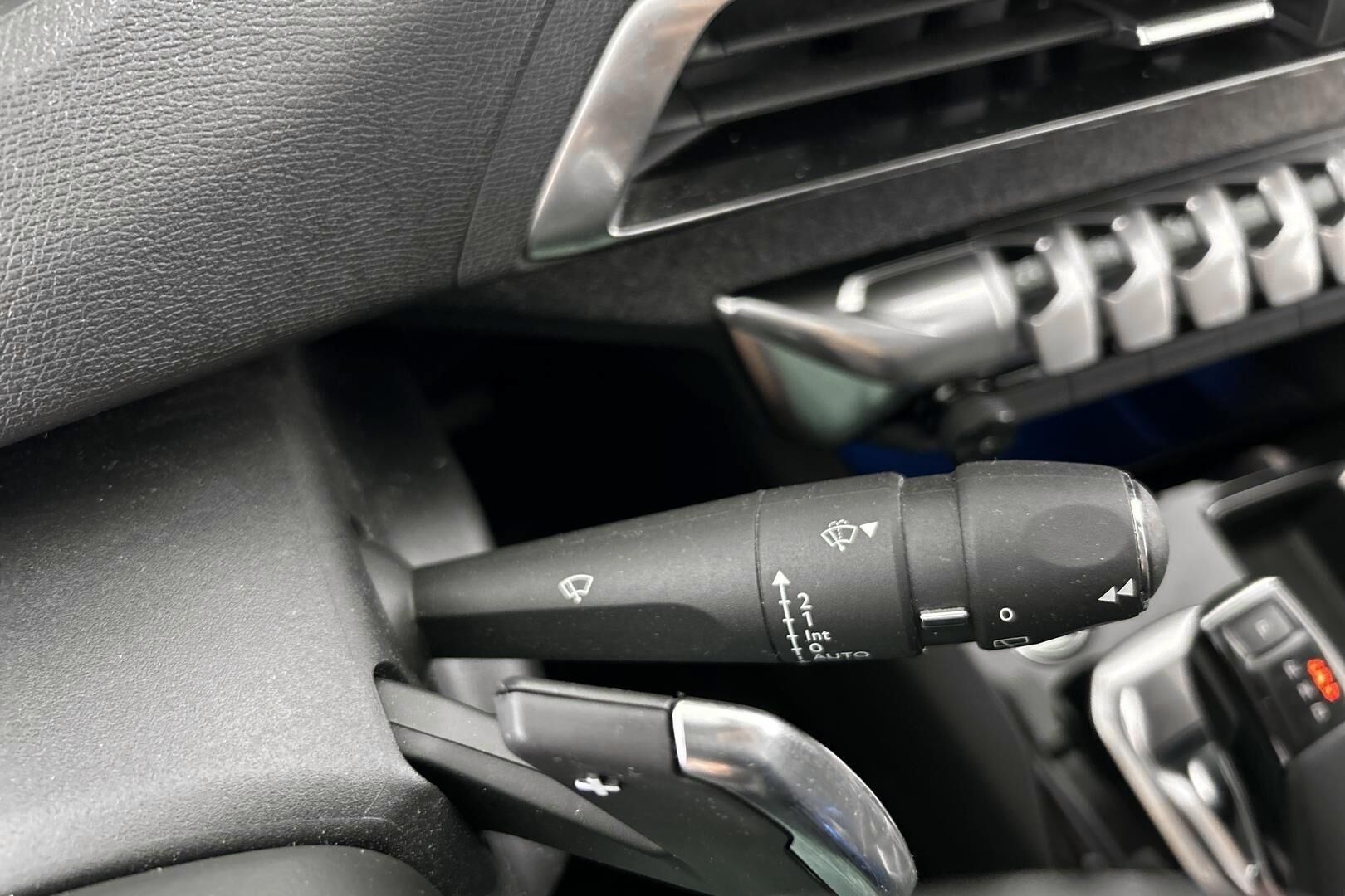 Peugeot 5008 iso kuva 34