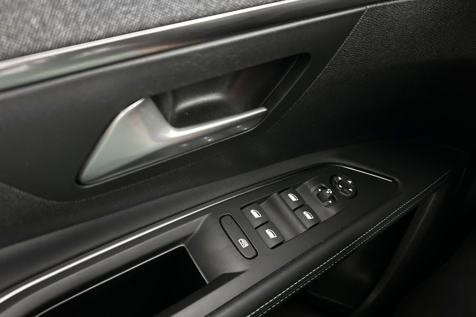 Peugeot 5008 iso kuva 21