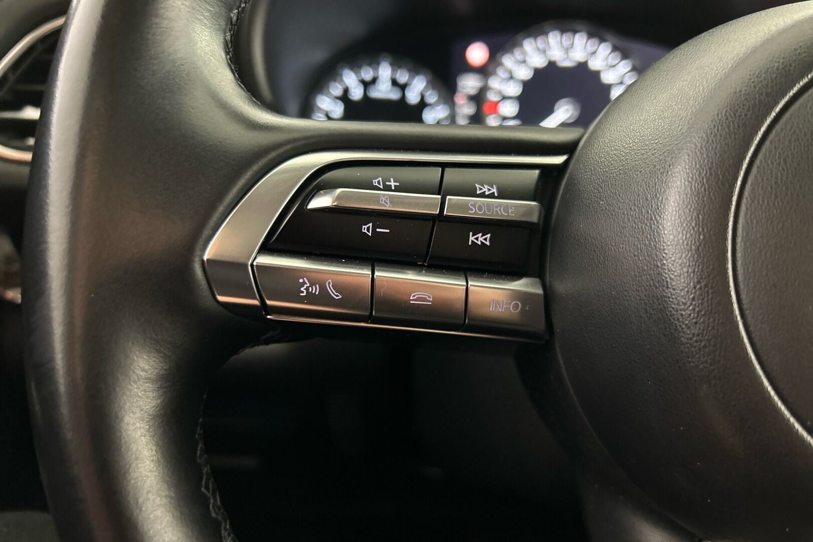 Mazda CX-30 iso kuva 23