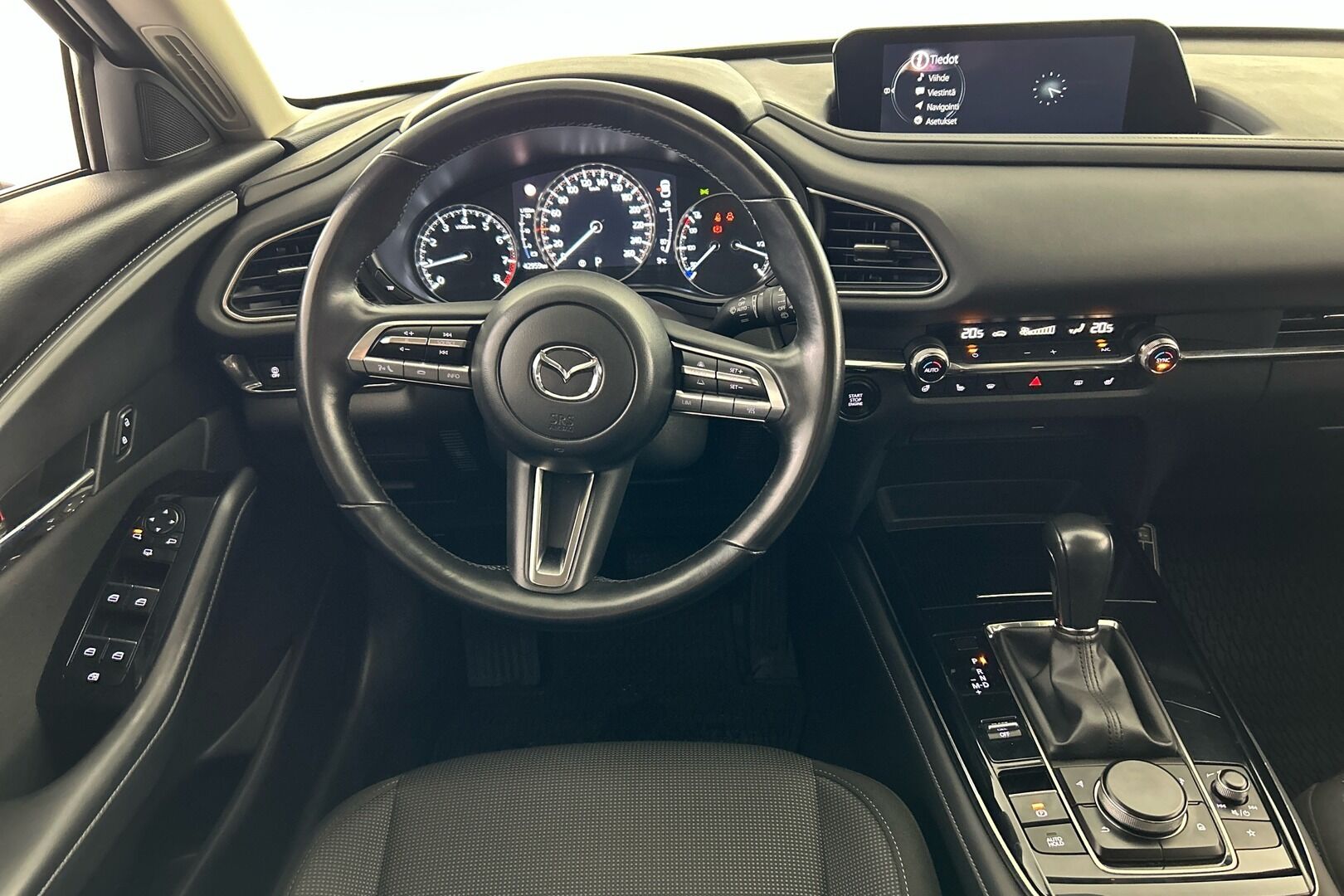 Mazda CX-30 iso kuva 10