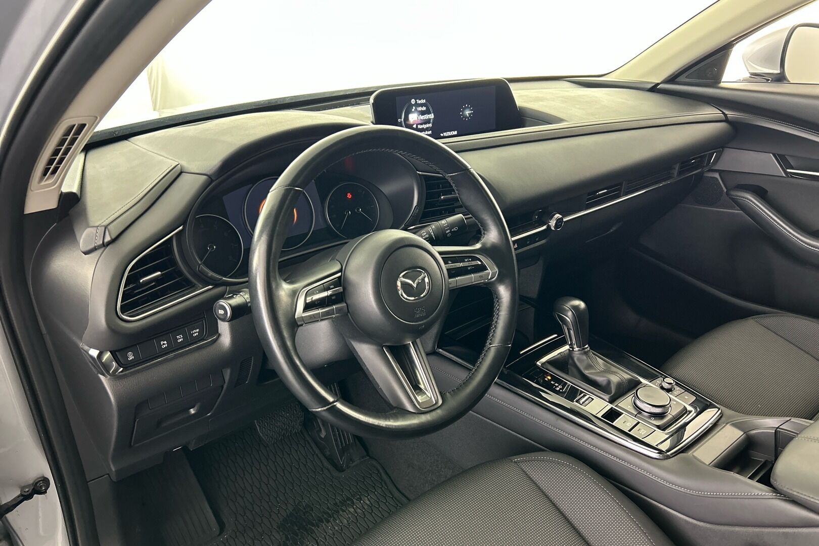 Mazda CX-30 iso kuva 17