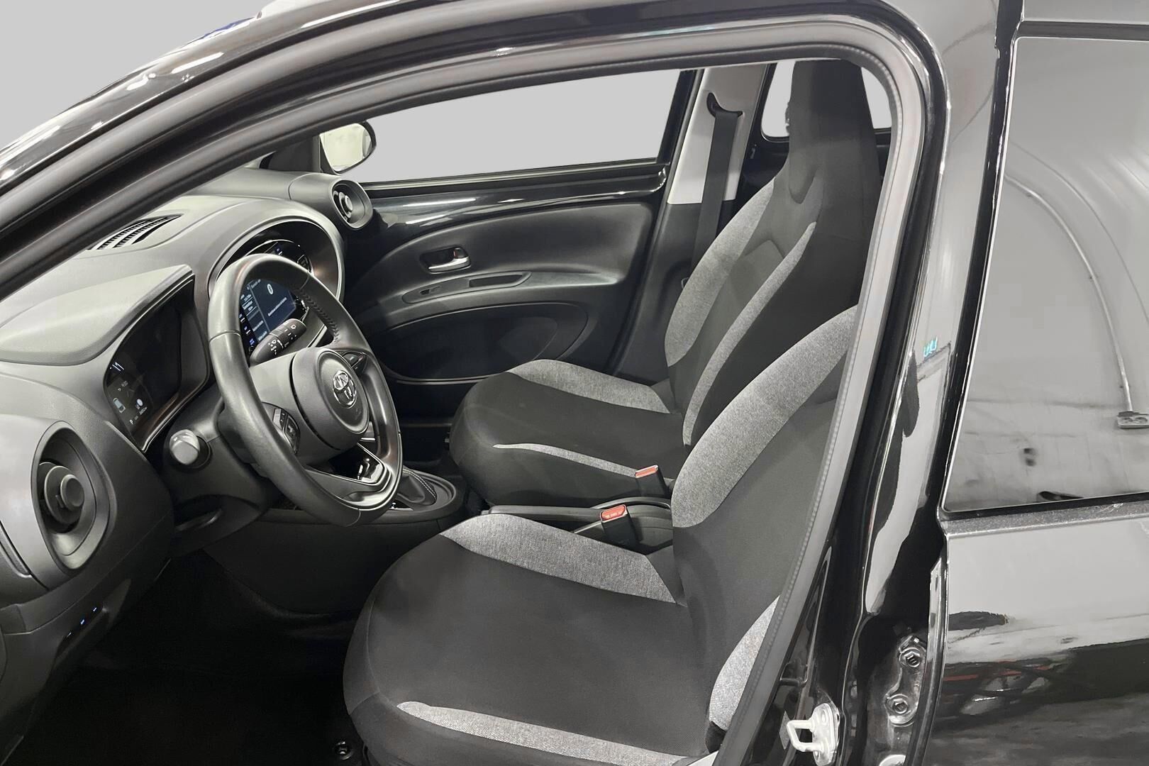 Toyota Aygo X iso kuva 5