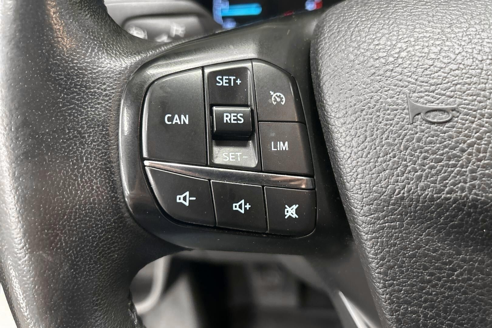 Ford Transit iso kuva 13