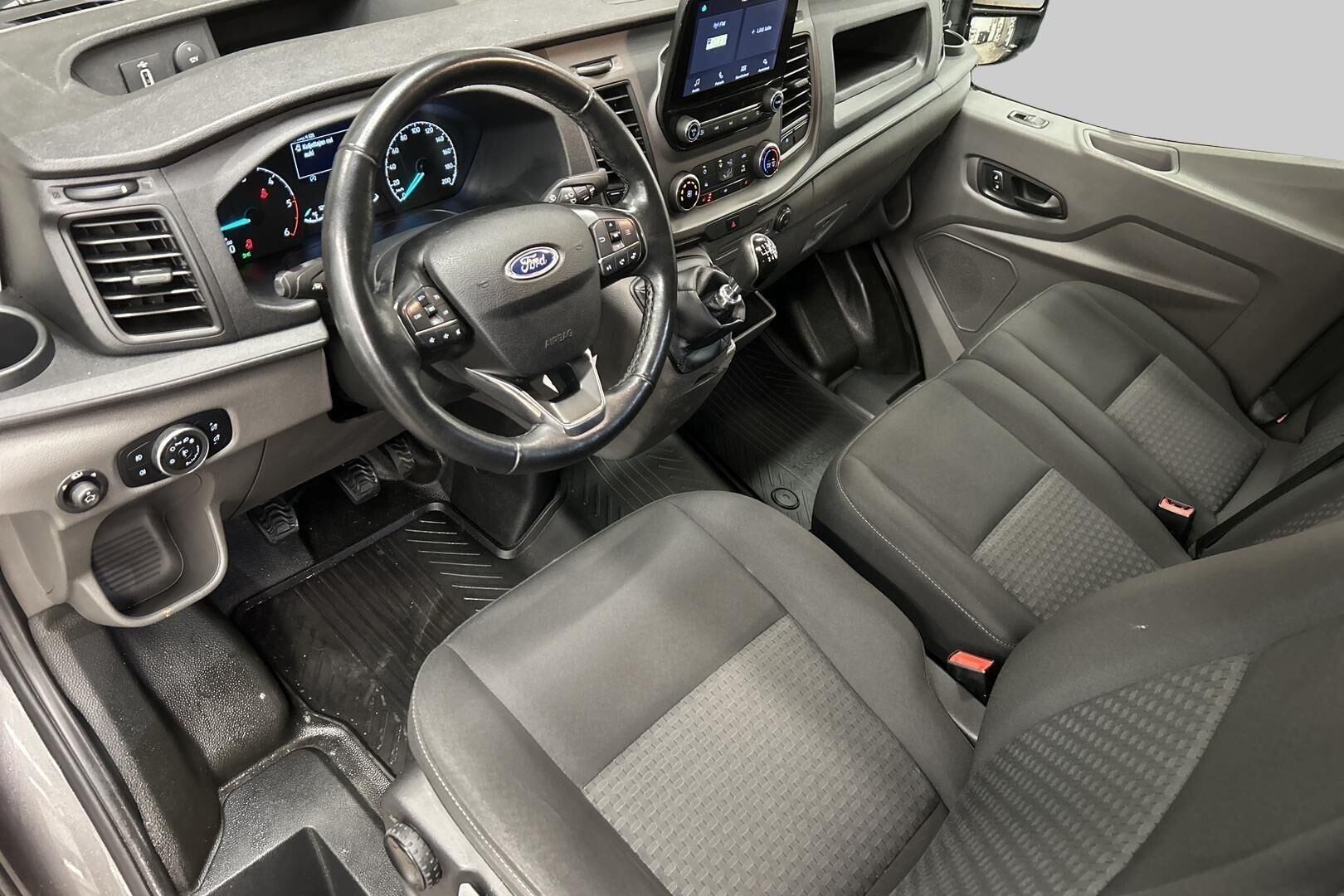 Ford Transit iso kuva 9