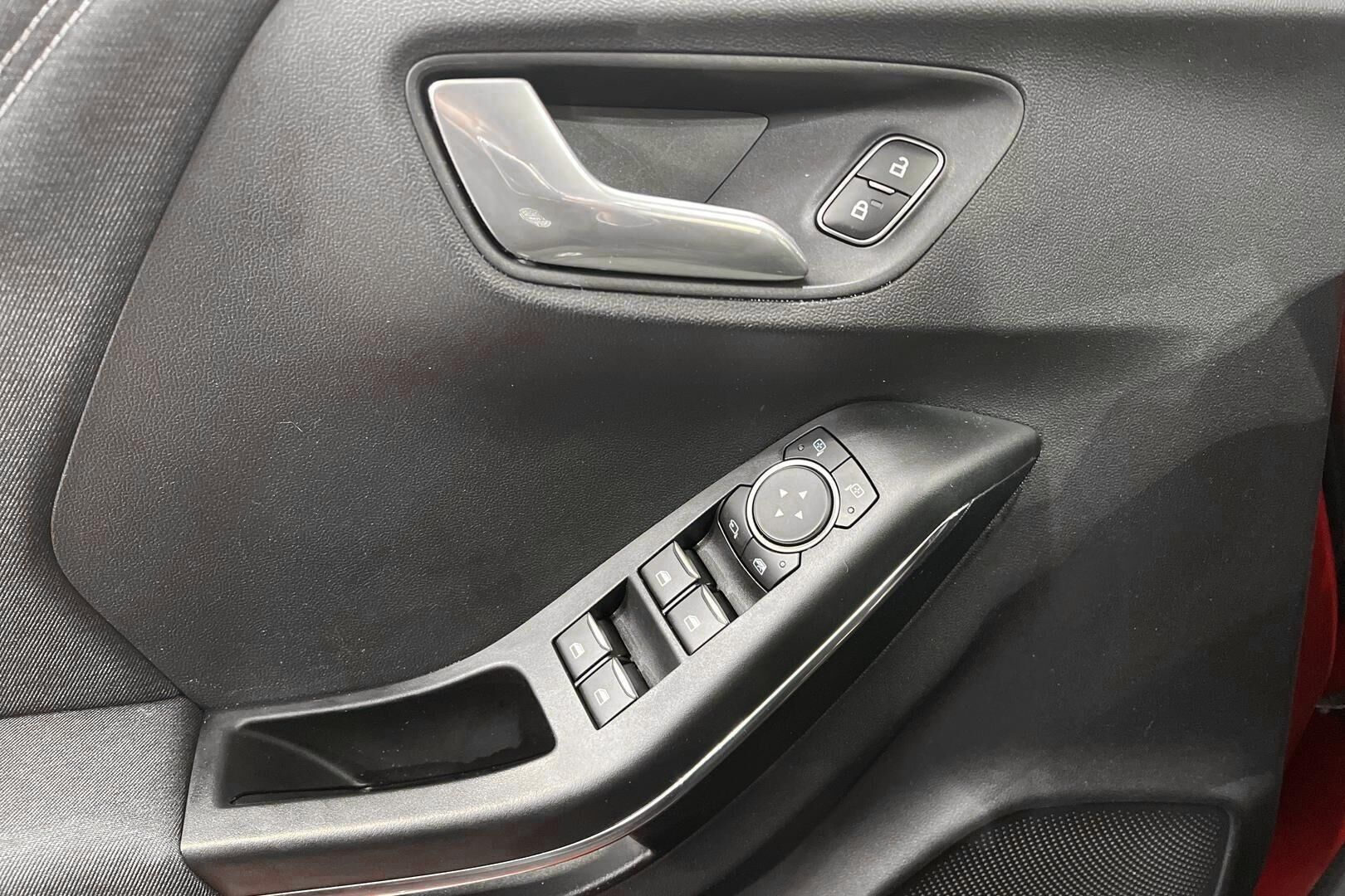 Ford Puma iso kuva 25