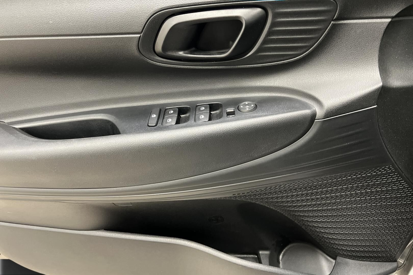 Hyundai i20 Hatchback iso kuva 14