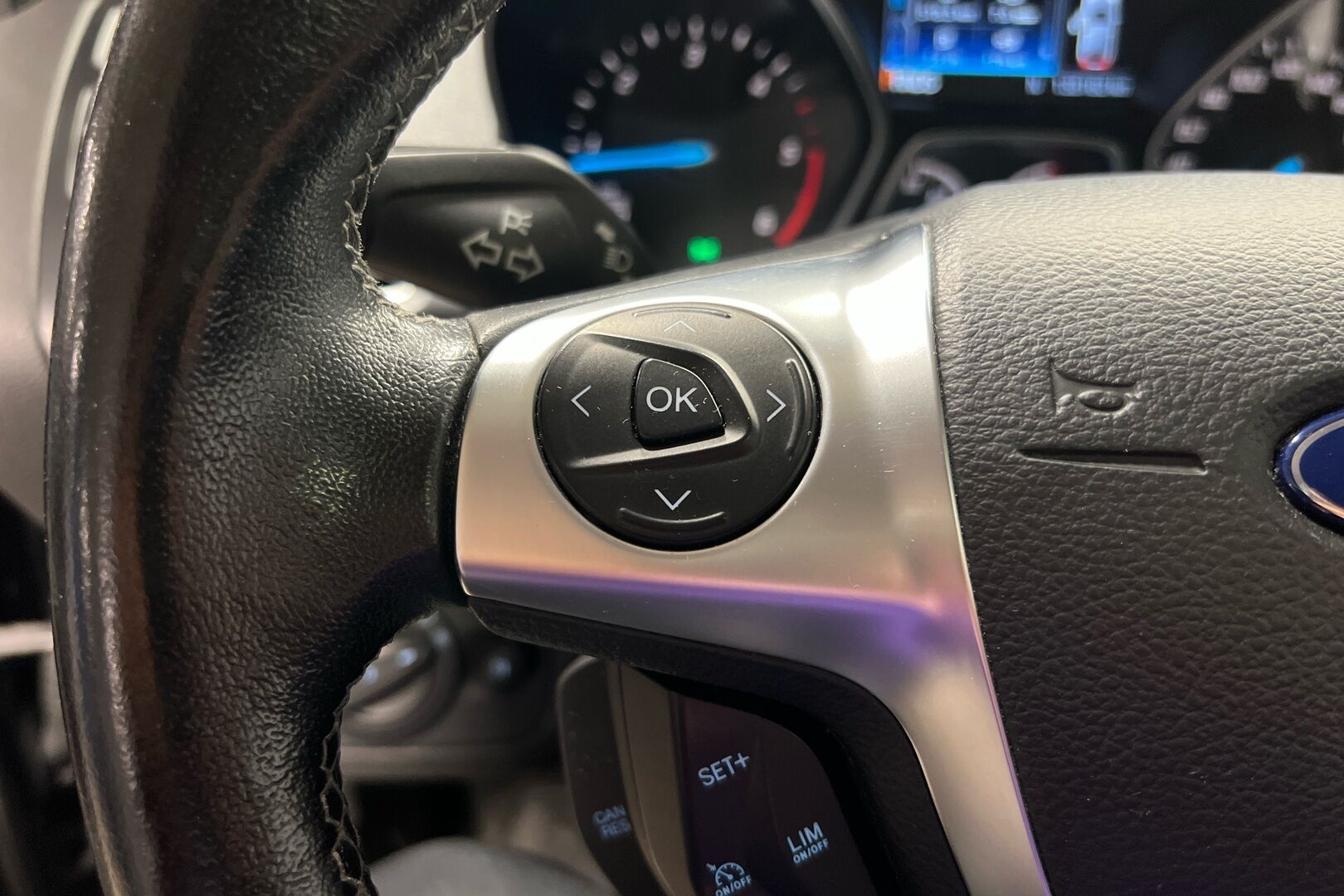 Ford Kuga iso kuva 15