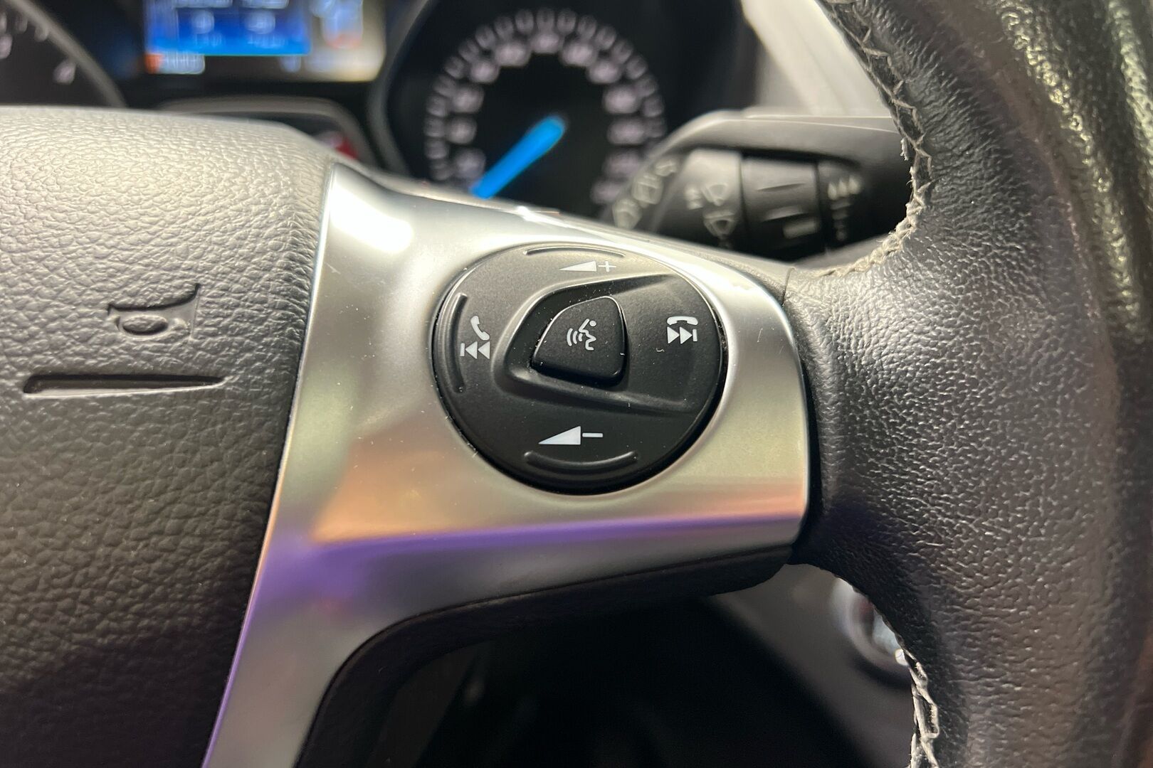 Ford Kuga iso kuva 15