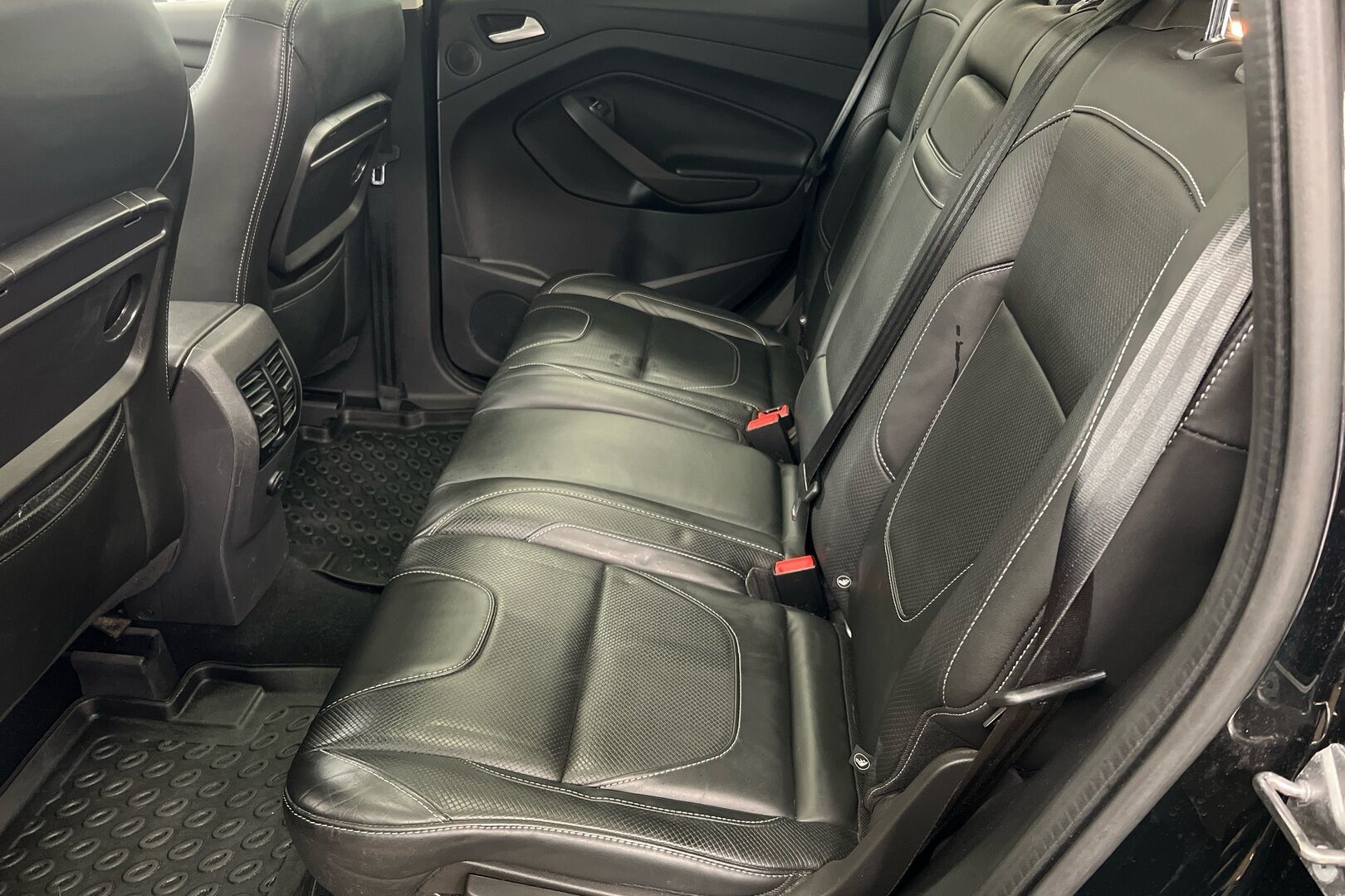 Ford Kuga iso kuva 8
