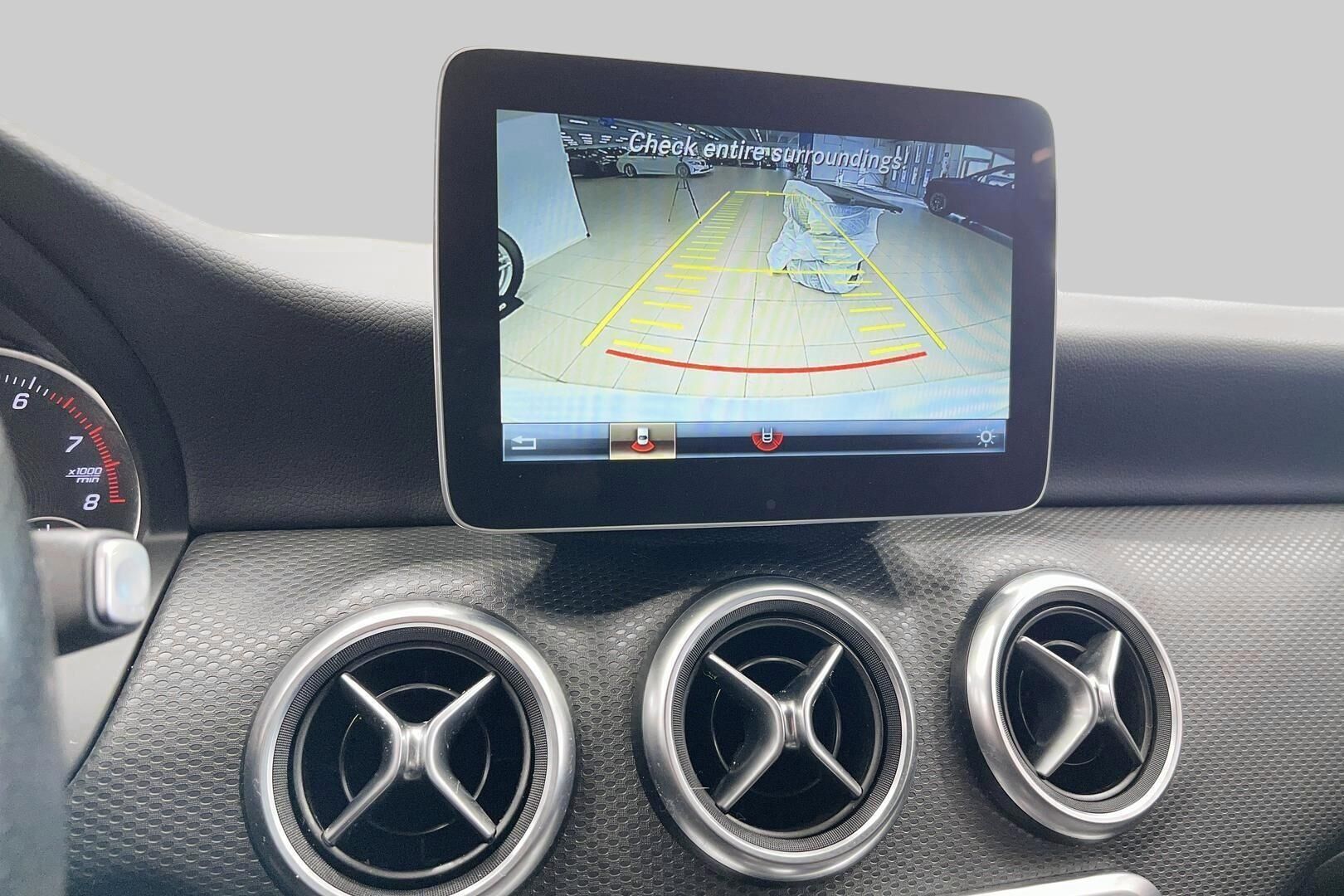 Mercedes-Benz A iso kuva 15