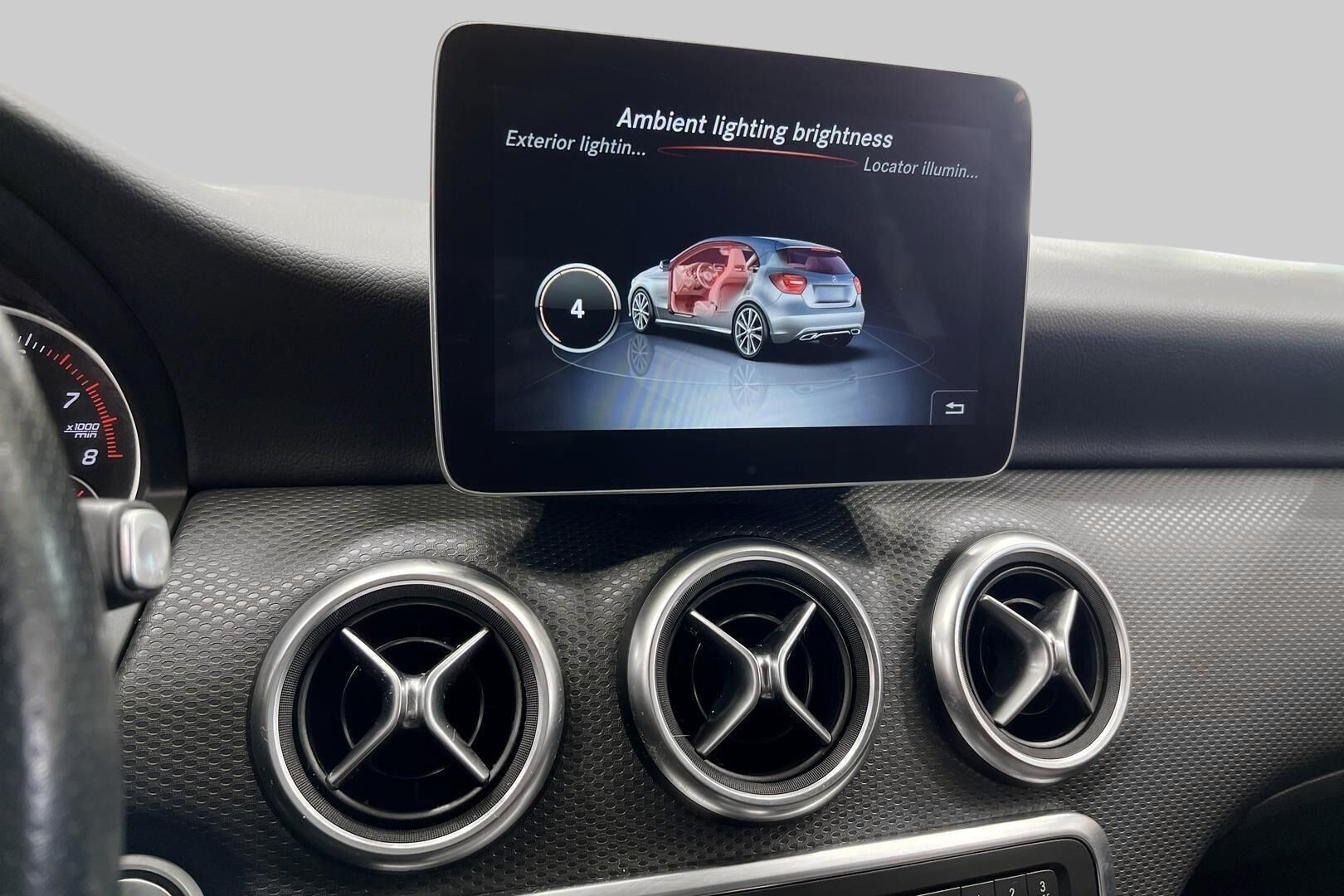 Mercedes-Benz A iso kuva 19