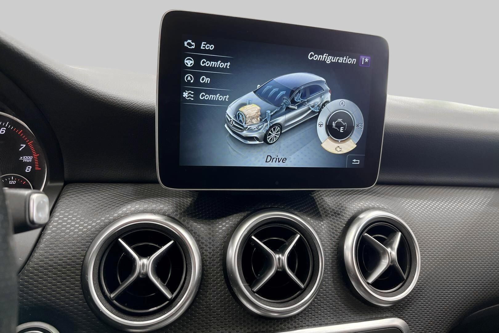 Mercedes-Benz A iso kuva 20