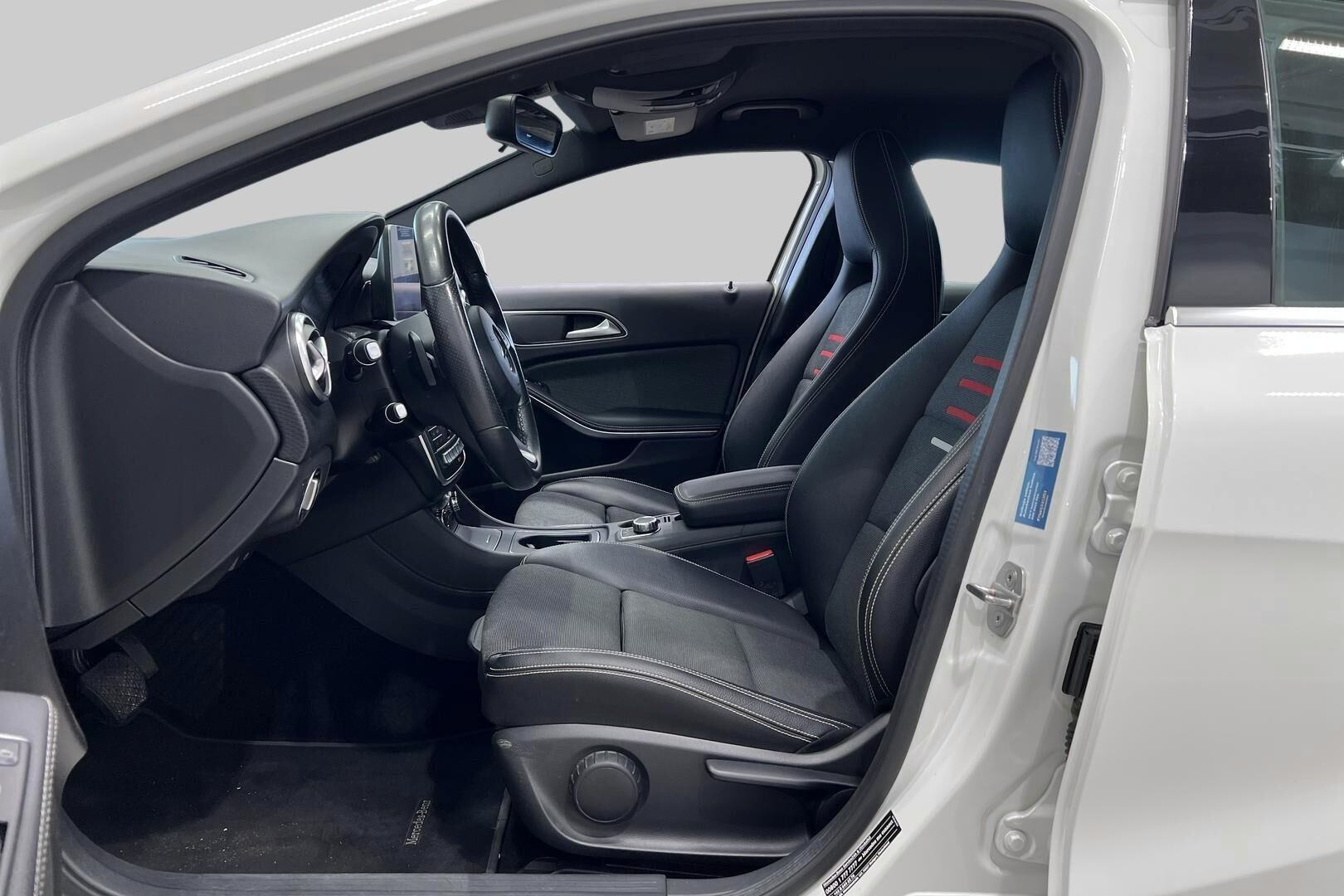 Mercedes-Benz A iso kuva 9