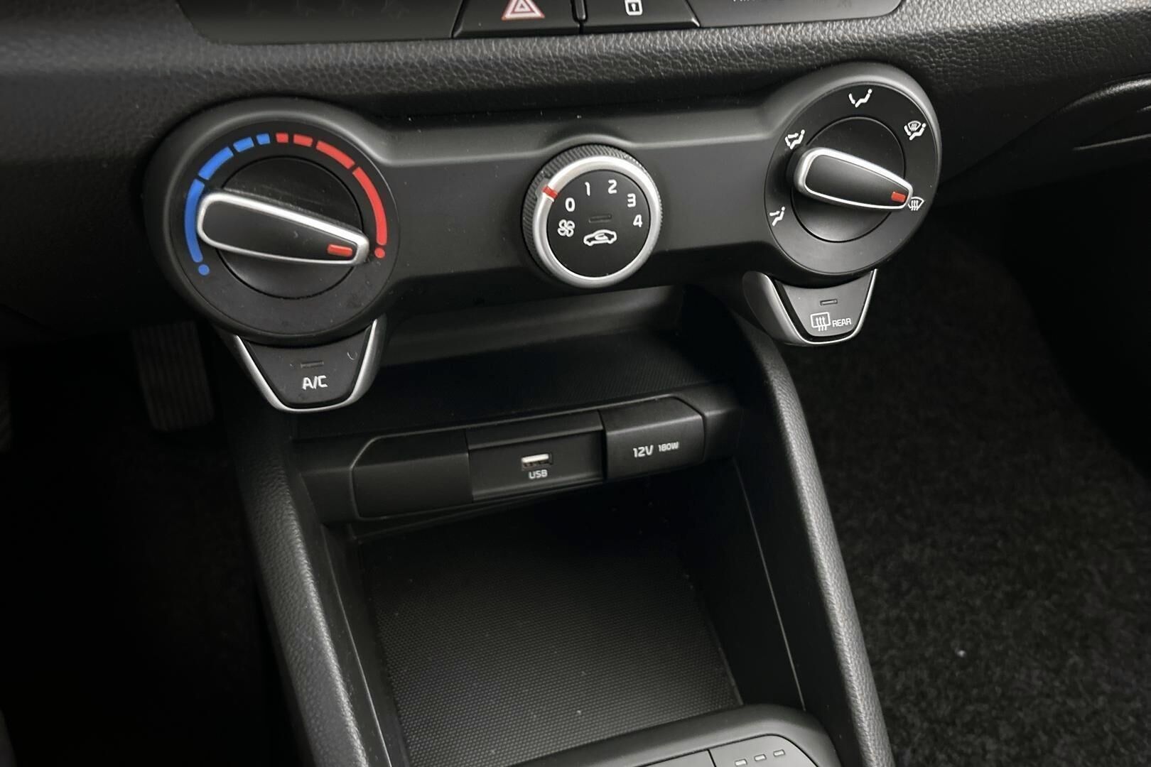 Kia Rio iso kuva 15