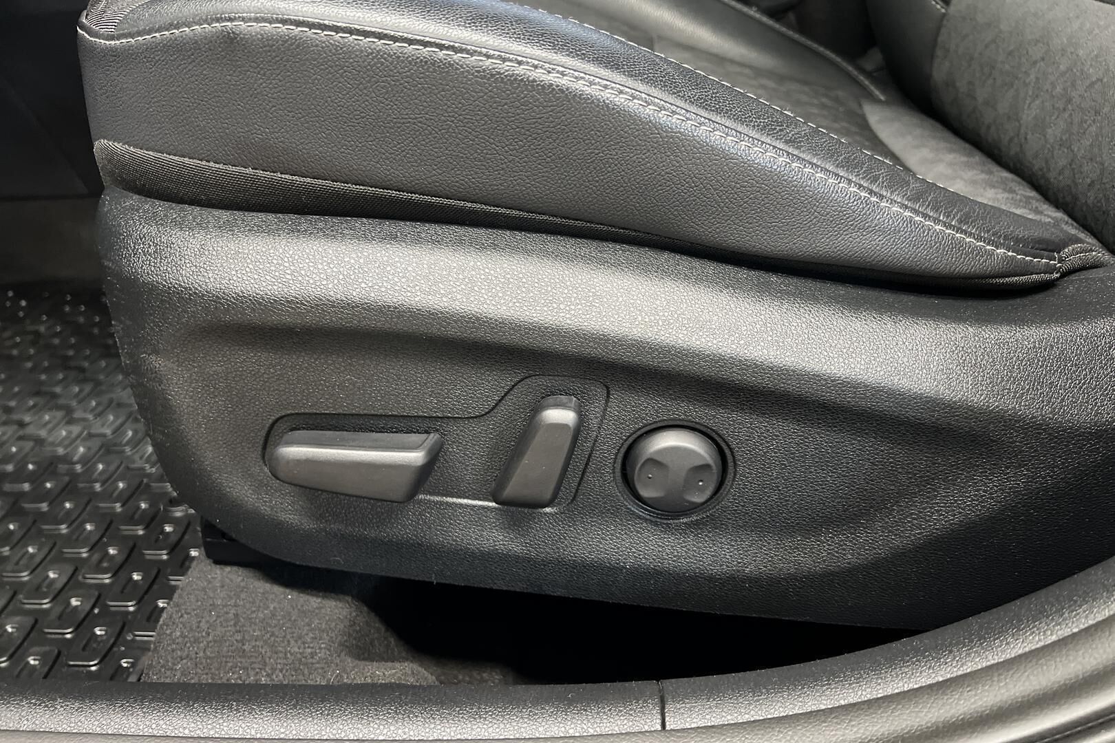 Kia Niro iso kuva 17