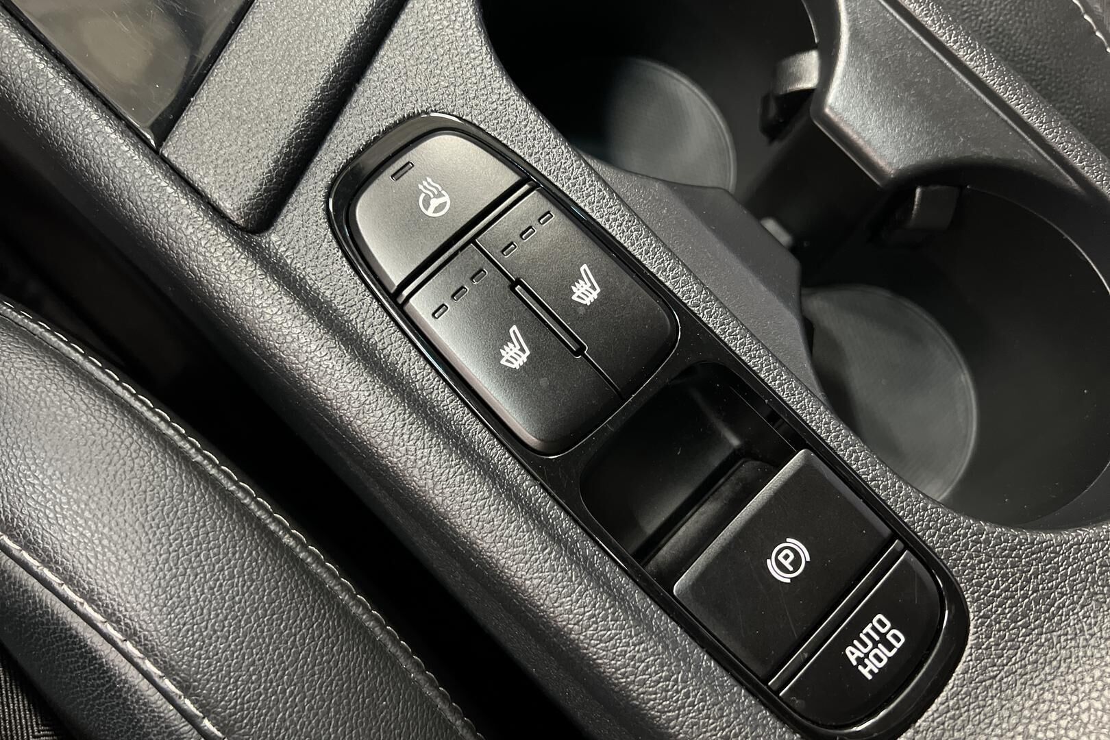 Kia Niro iso kuva 12