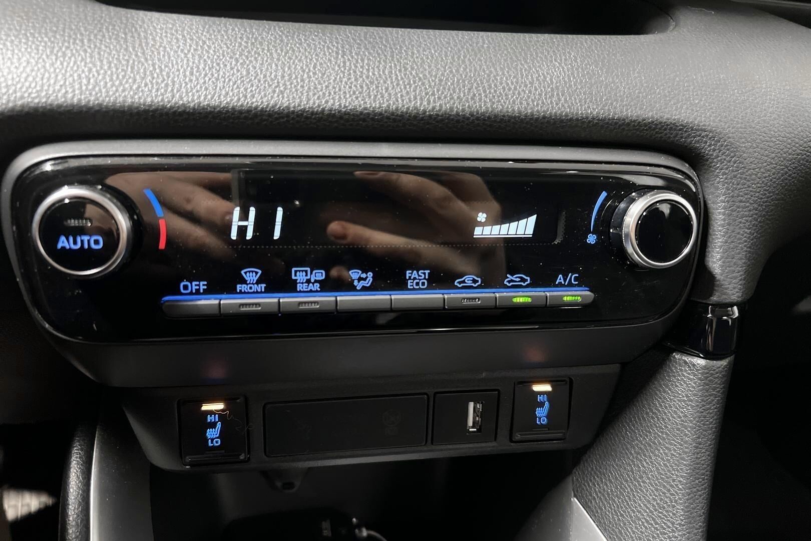 Toyota Yaris iso kuva 11