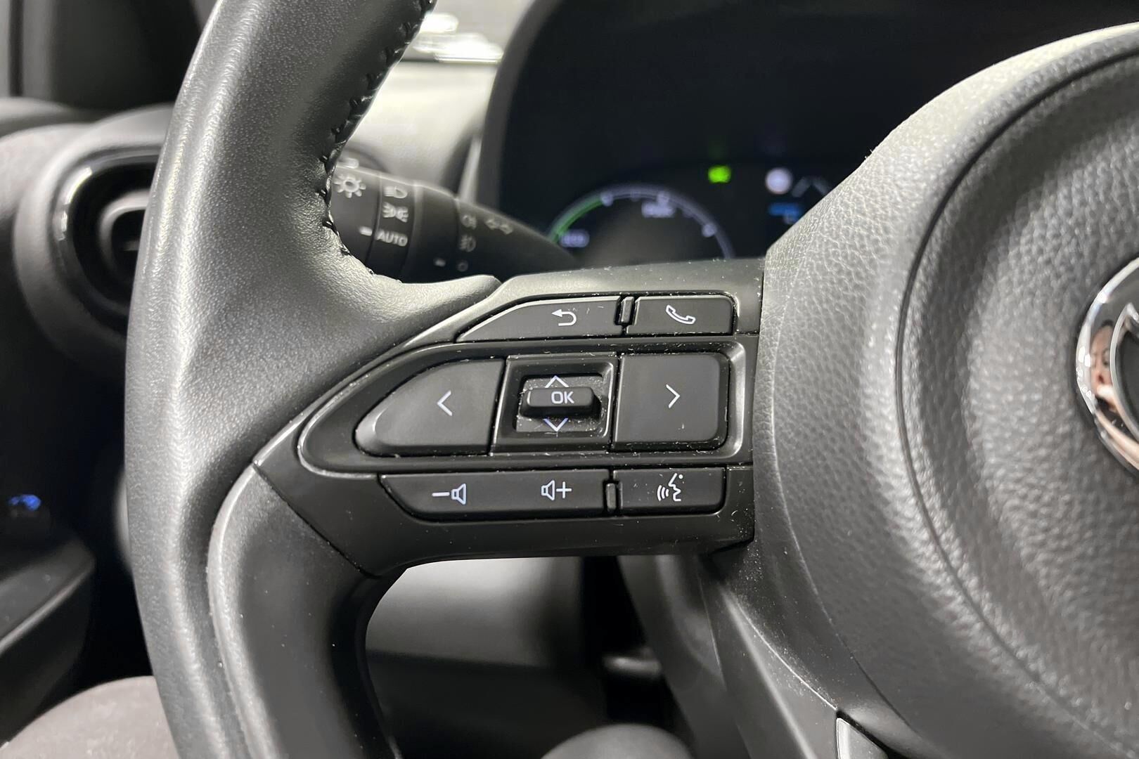 Toyota Yaris iso kuva 12