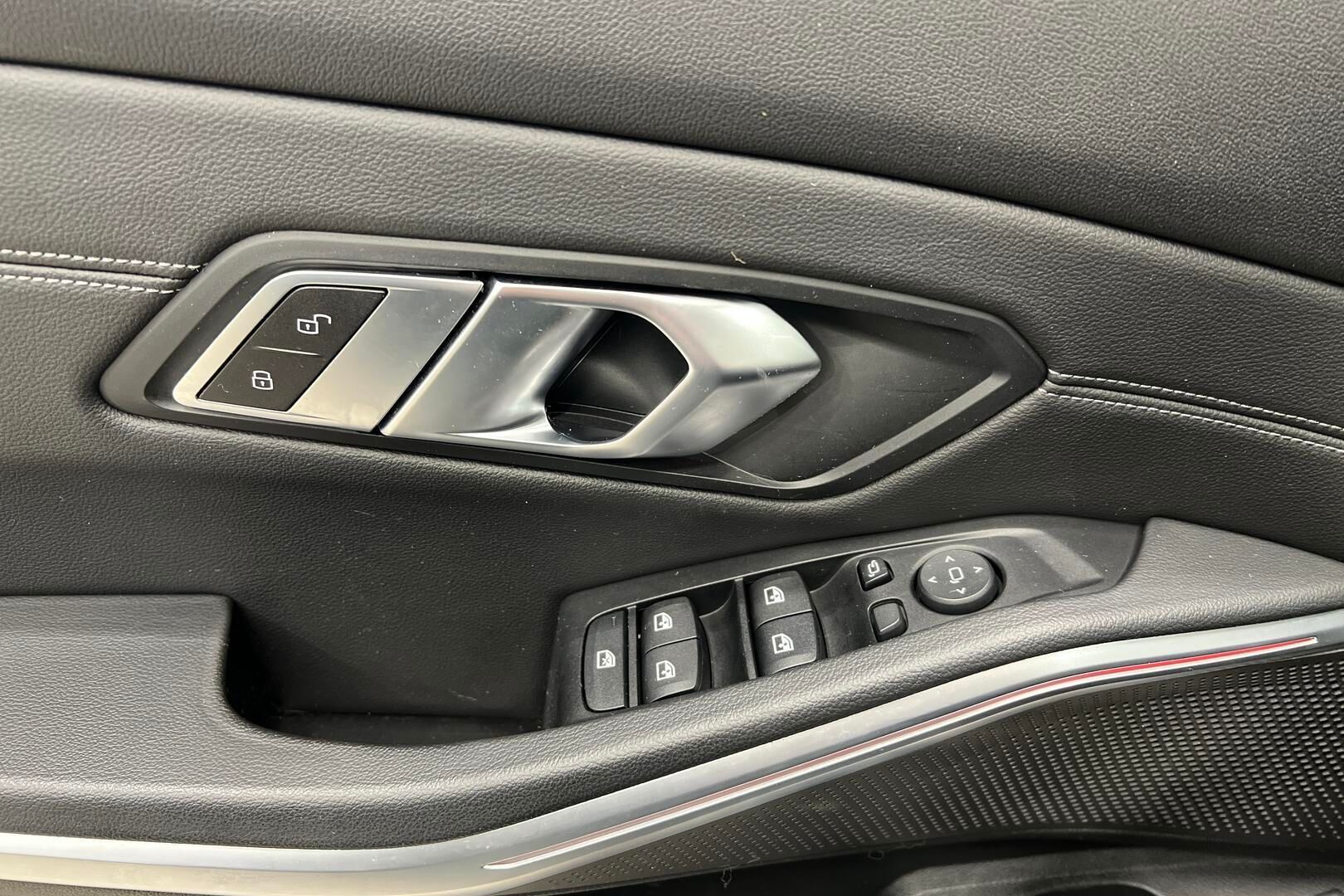 BMW 3-sarja iso kuva 27