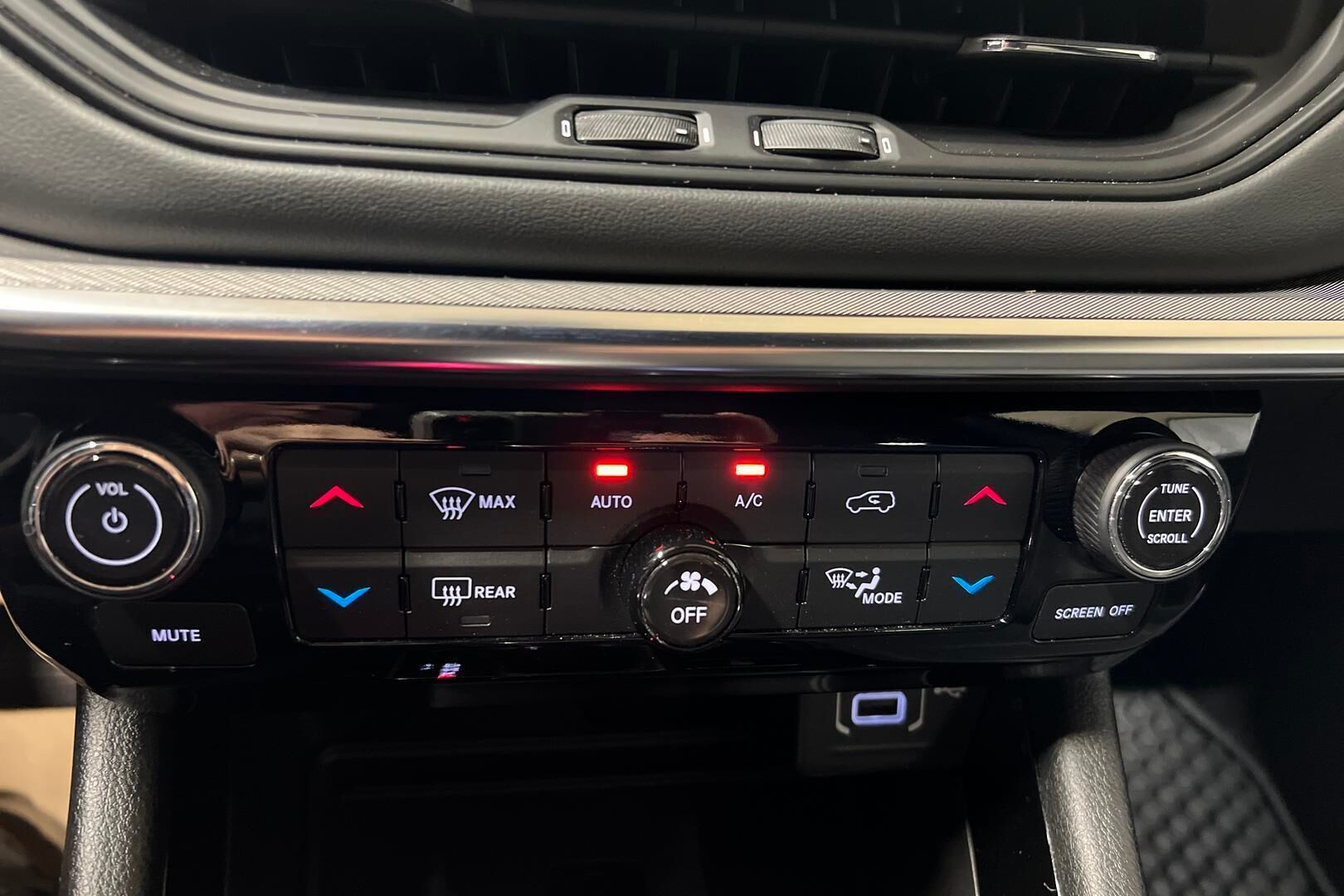 Jeep Compass iso kuva 12