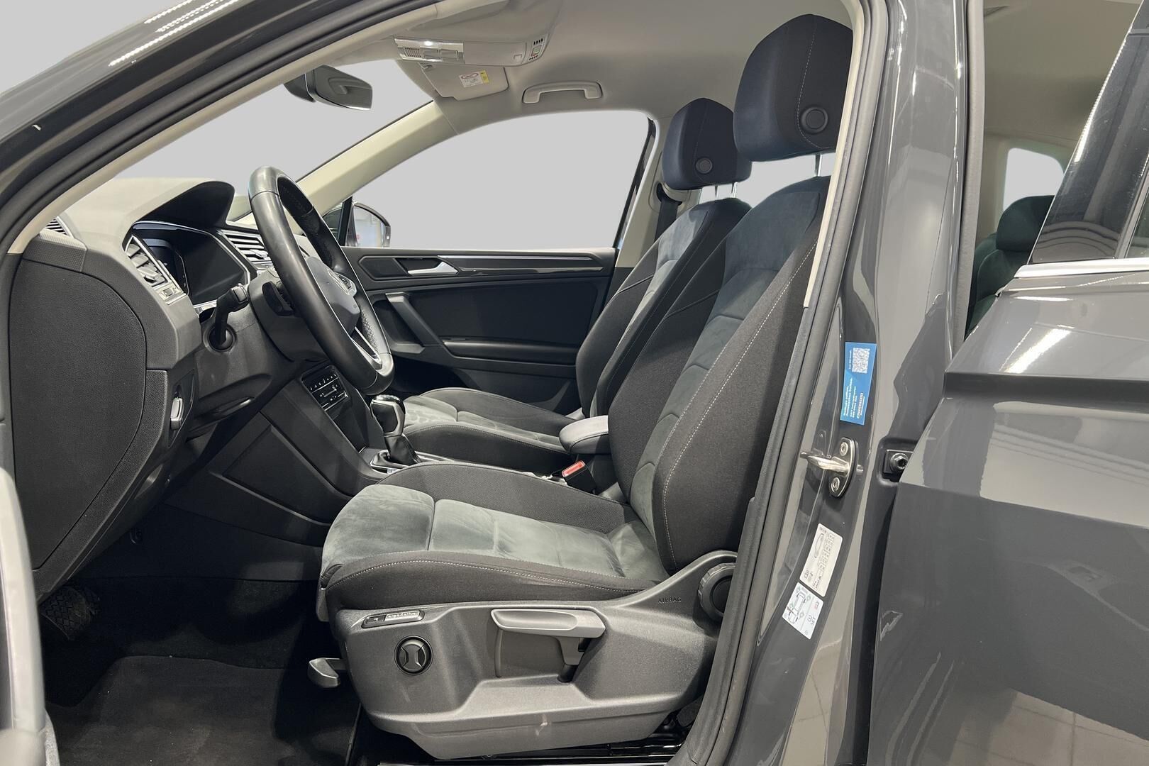 Volkswagen Tiguan iso kuva 12