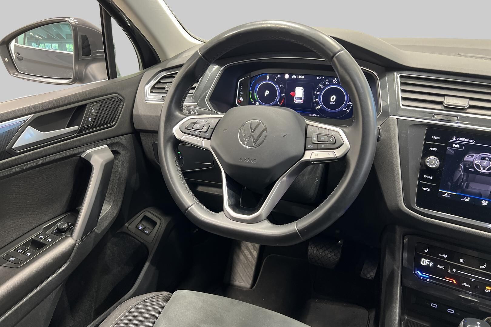Volkswagen Tiguan iso kuva 29
