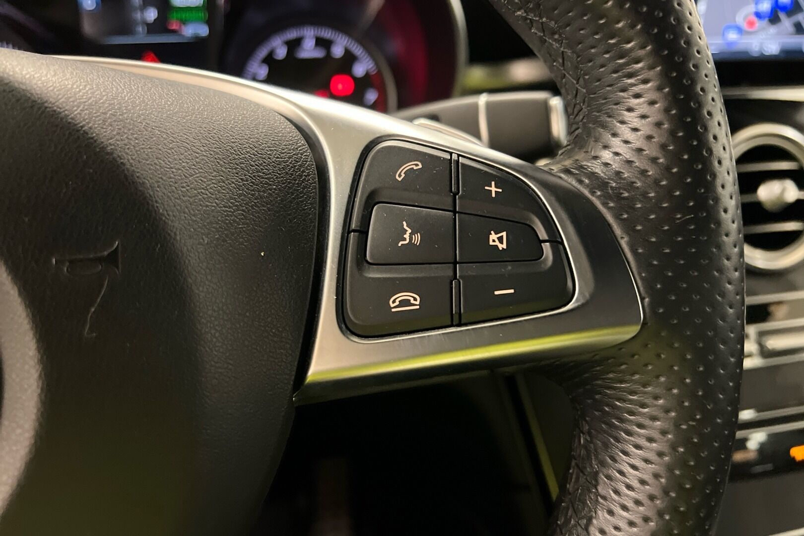 Mercedes-Benz GLC iso kuva 14
