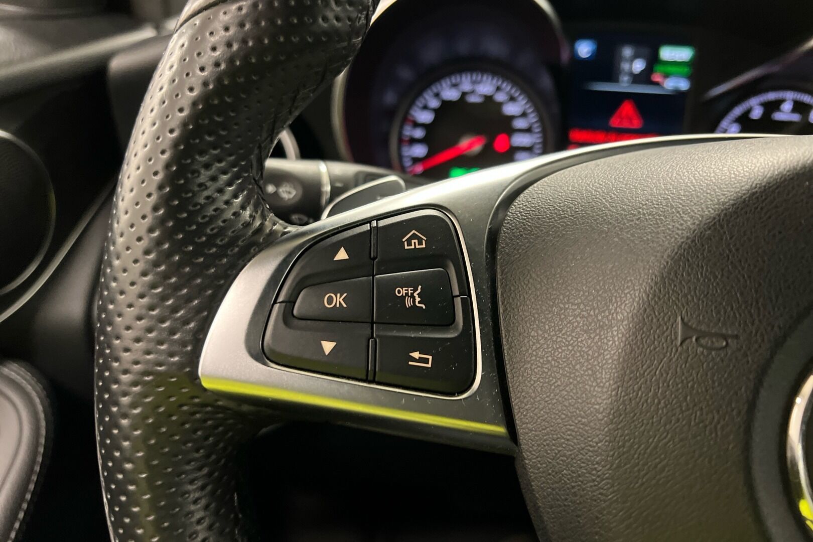 Mercedes-Benz GLC iso kuva 16