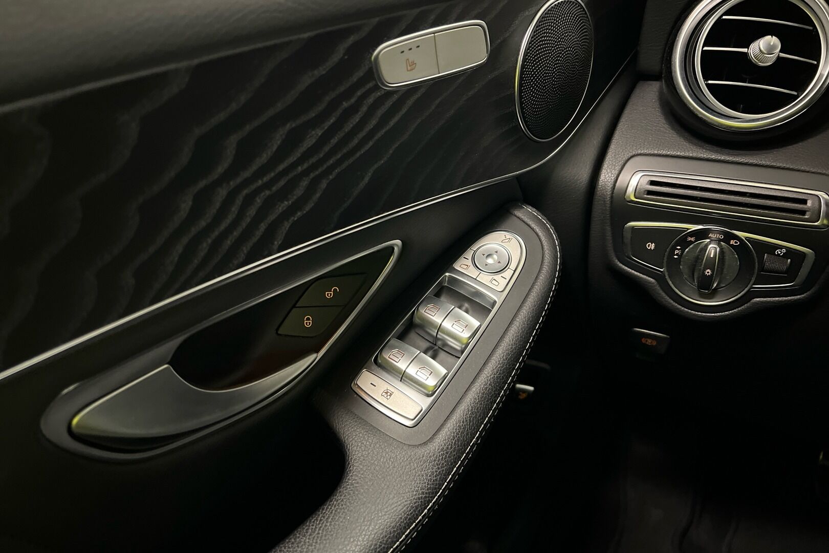 Mercedes-Benz GLC iso kuva 21