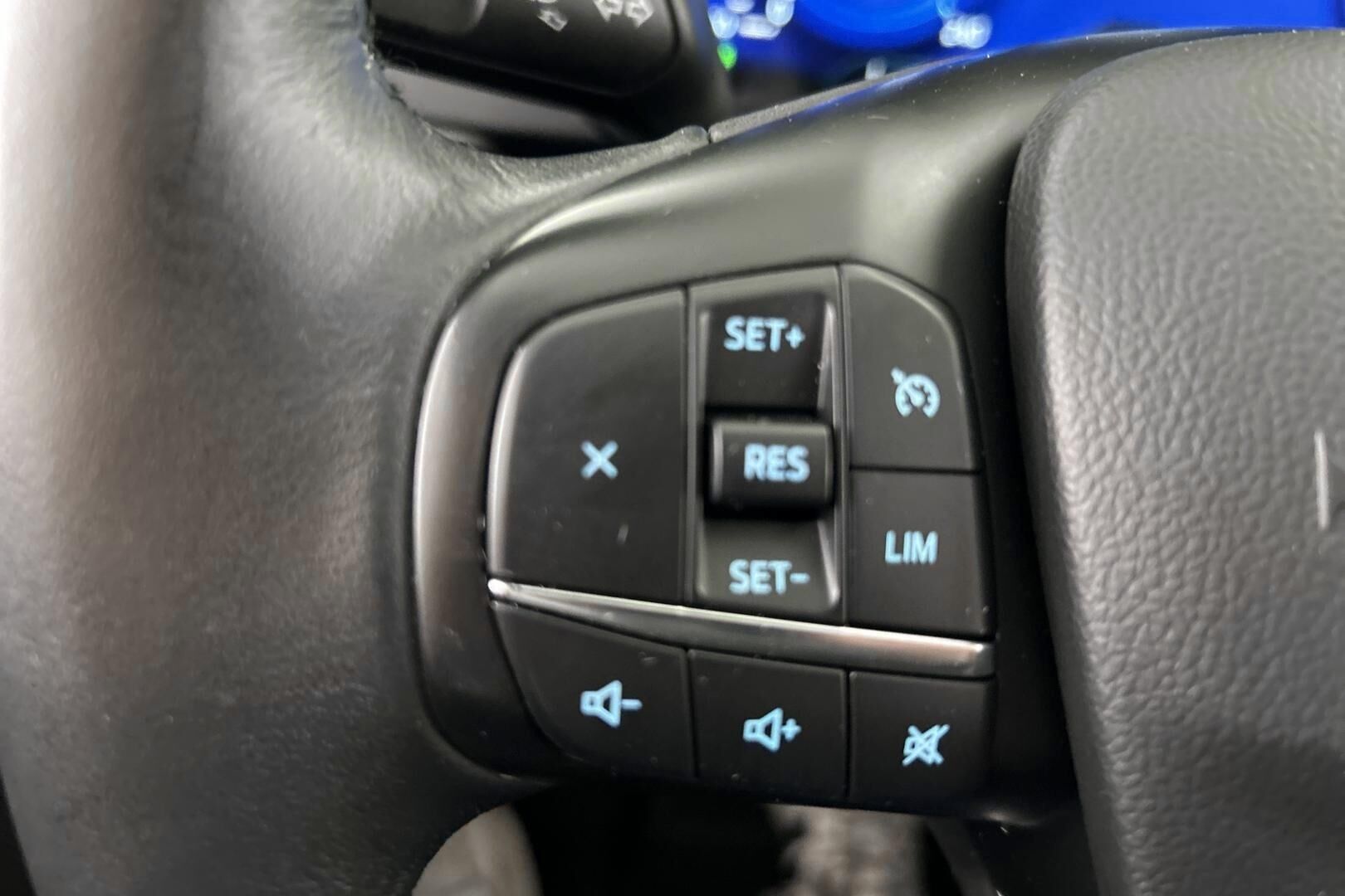 Ford Kuga iso kuva 22