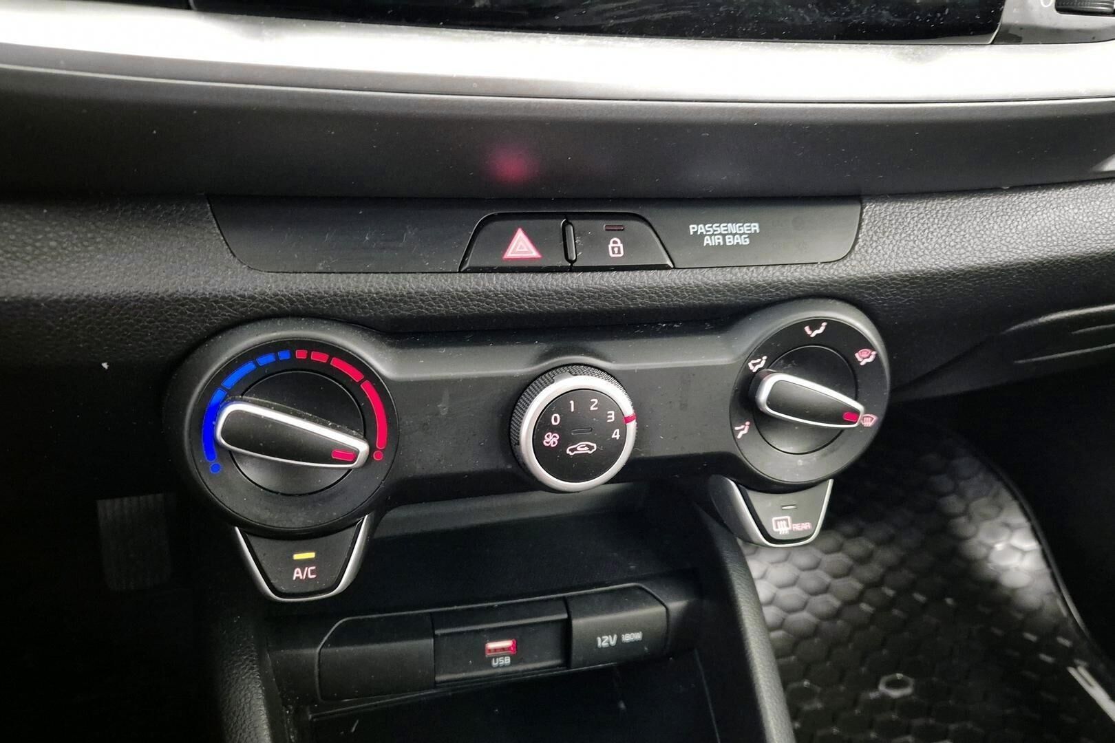Kia Stonic iso kuva 15