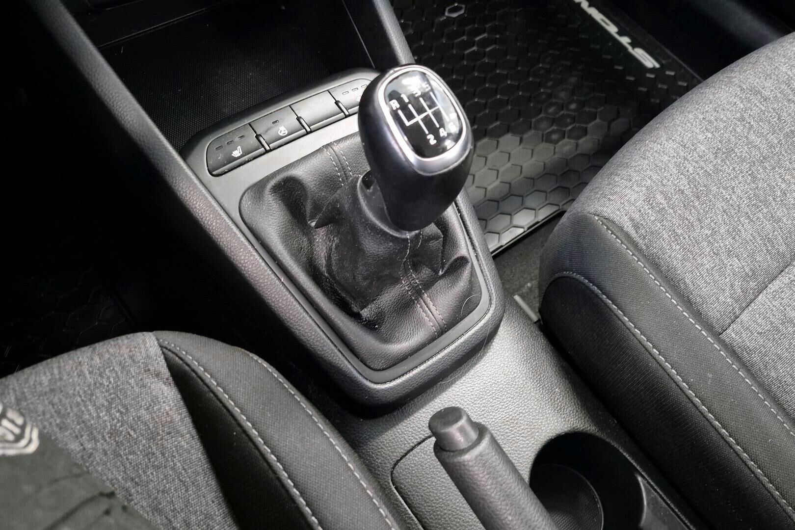 Kia Stonic iso kuva 16