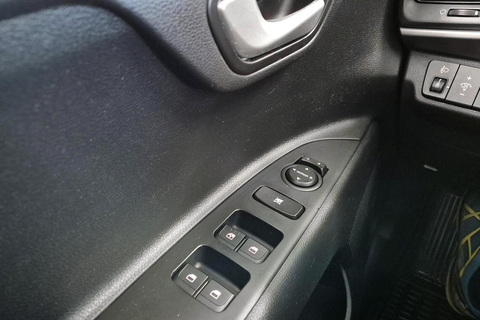 Kia Stonic iso kuva 23