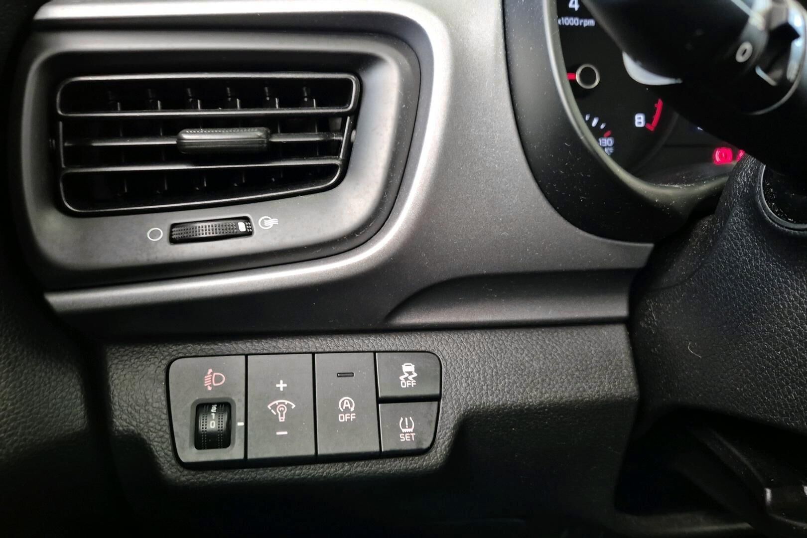 Kia Stonic iso kuva 19