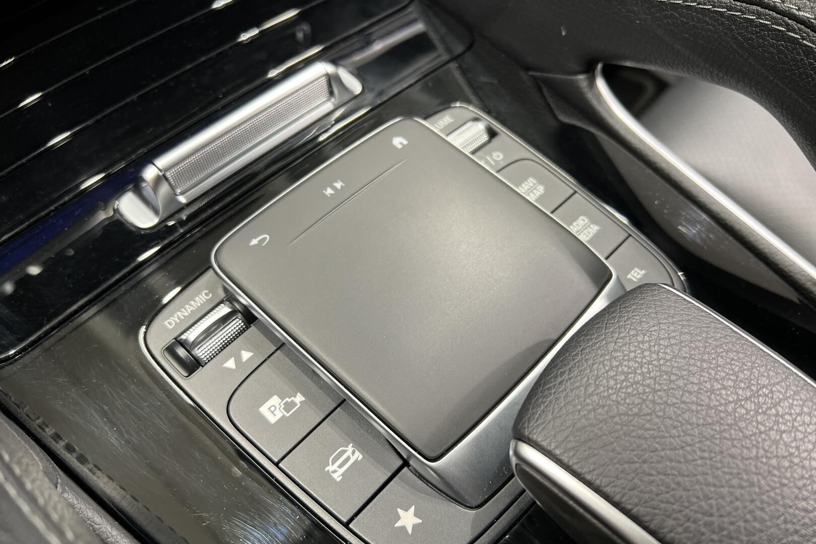 Mercedes-Benz GLE iso kuva 26