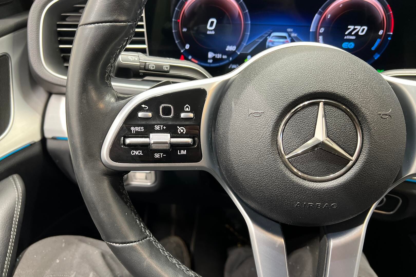 Mercedes-Benz GLE iso kuva 28